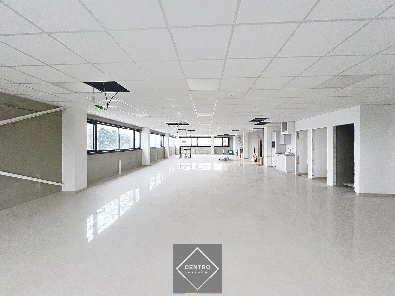 Laatste ENERGIEZUINIGE kantoorruimte (± 210 m²) TE HUUR op zichtlocatie te Vichte. Laadpalen, warmtepompen etc. foto 6