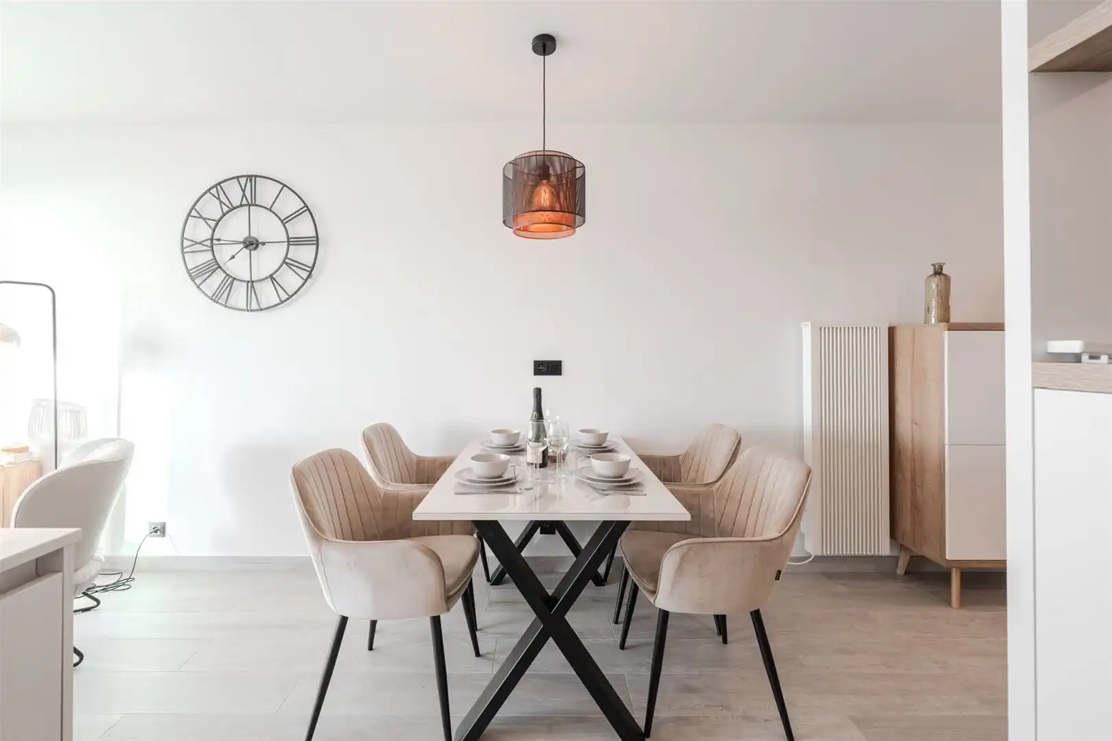 Moderne studio met frontaal zeezicht foto 3