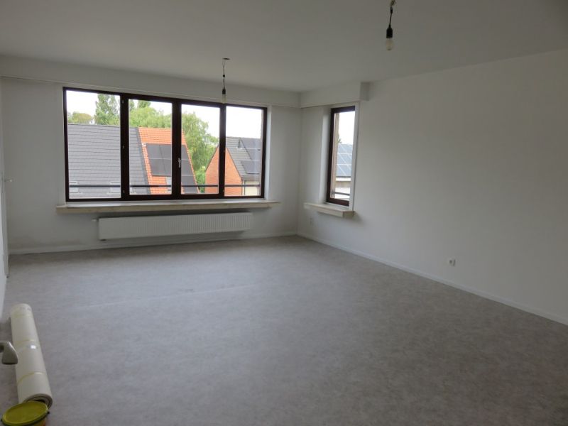 Lichtrijk appartement op 2de verdiep foto 2