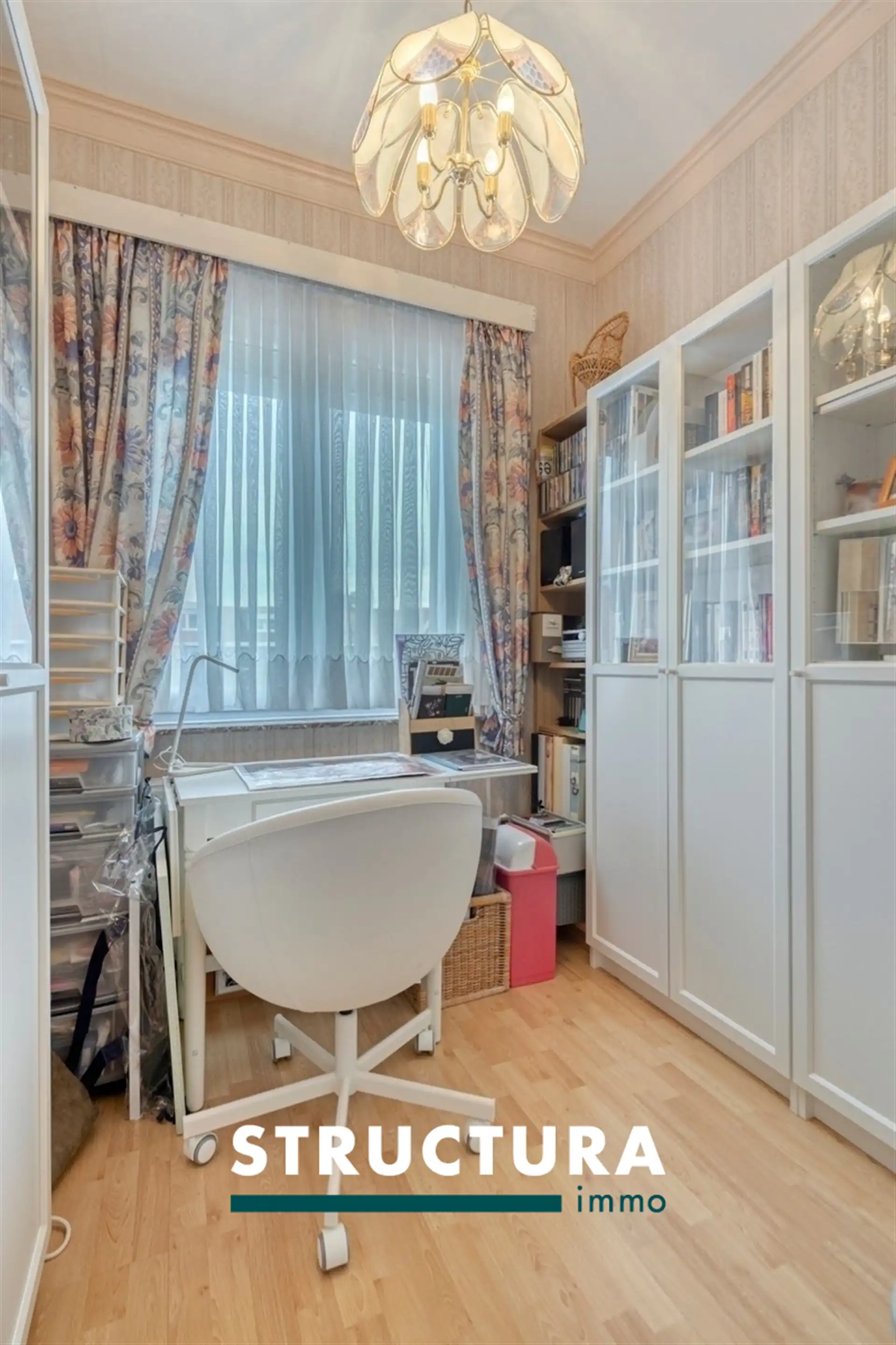 Instapklare gezinswoning met garage en tuin foto 15