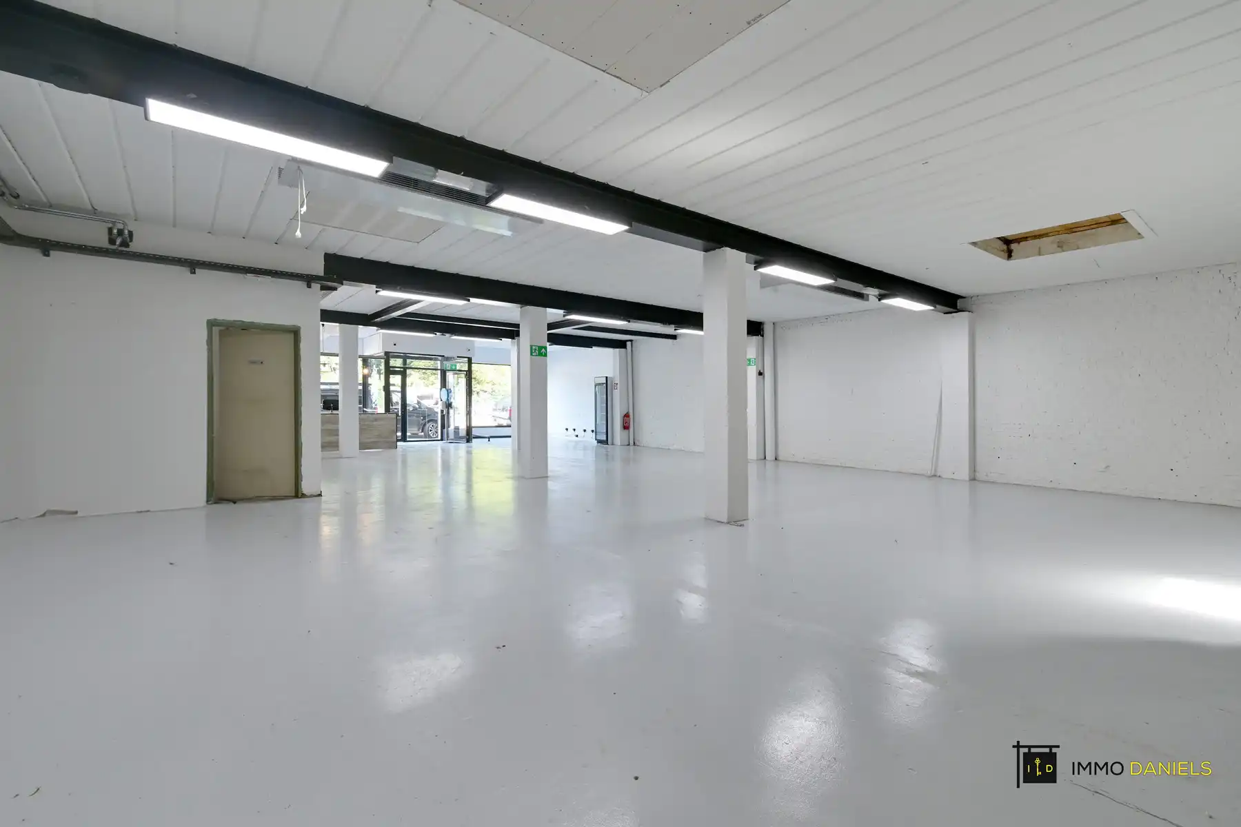 Gunstig gelegen handelspand met instapklare woonst (3slks.) foto 7