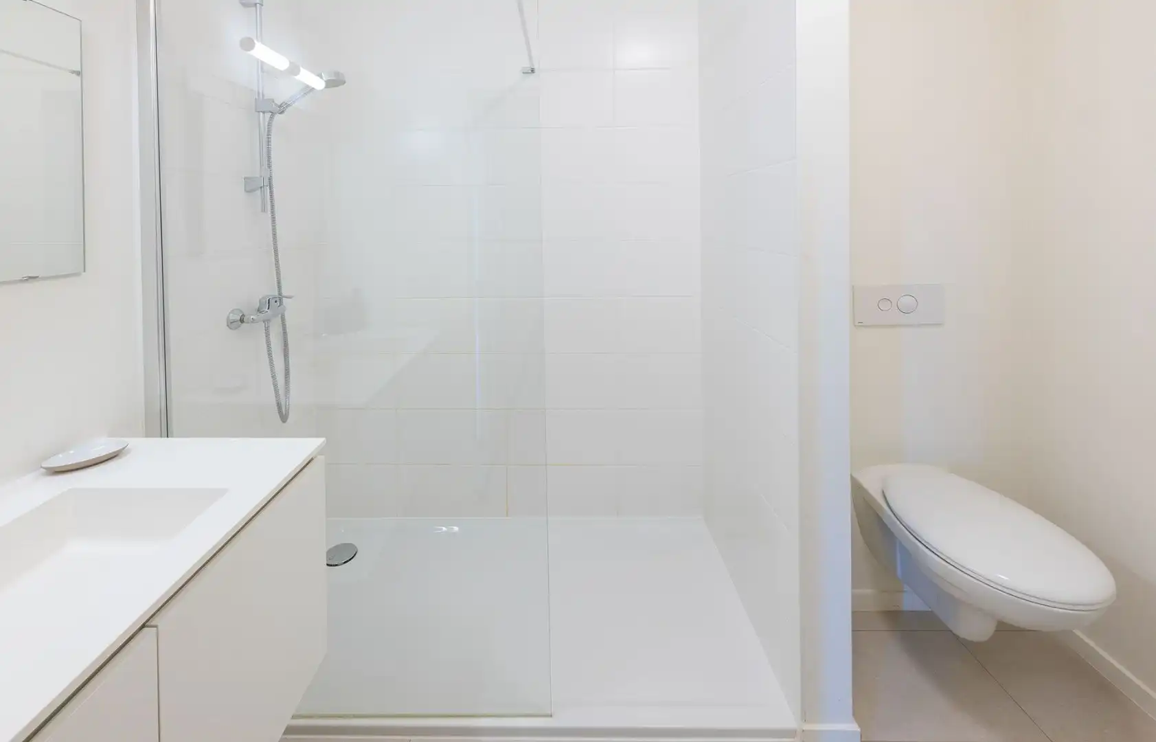 Lichtrijk, hip appartement met 1 slaapkamer, vlak aan zee in Raversijde foto 7