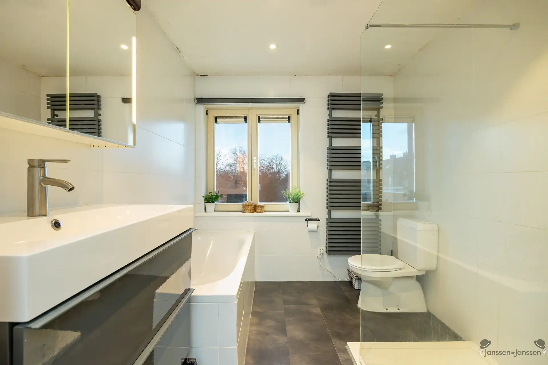 Ruime energiezuinige woning  in hartje Hamme foto 11