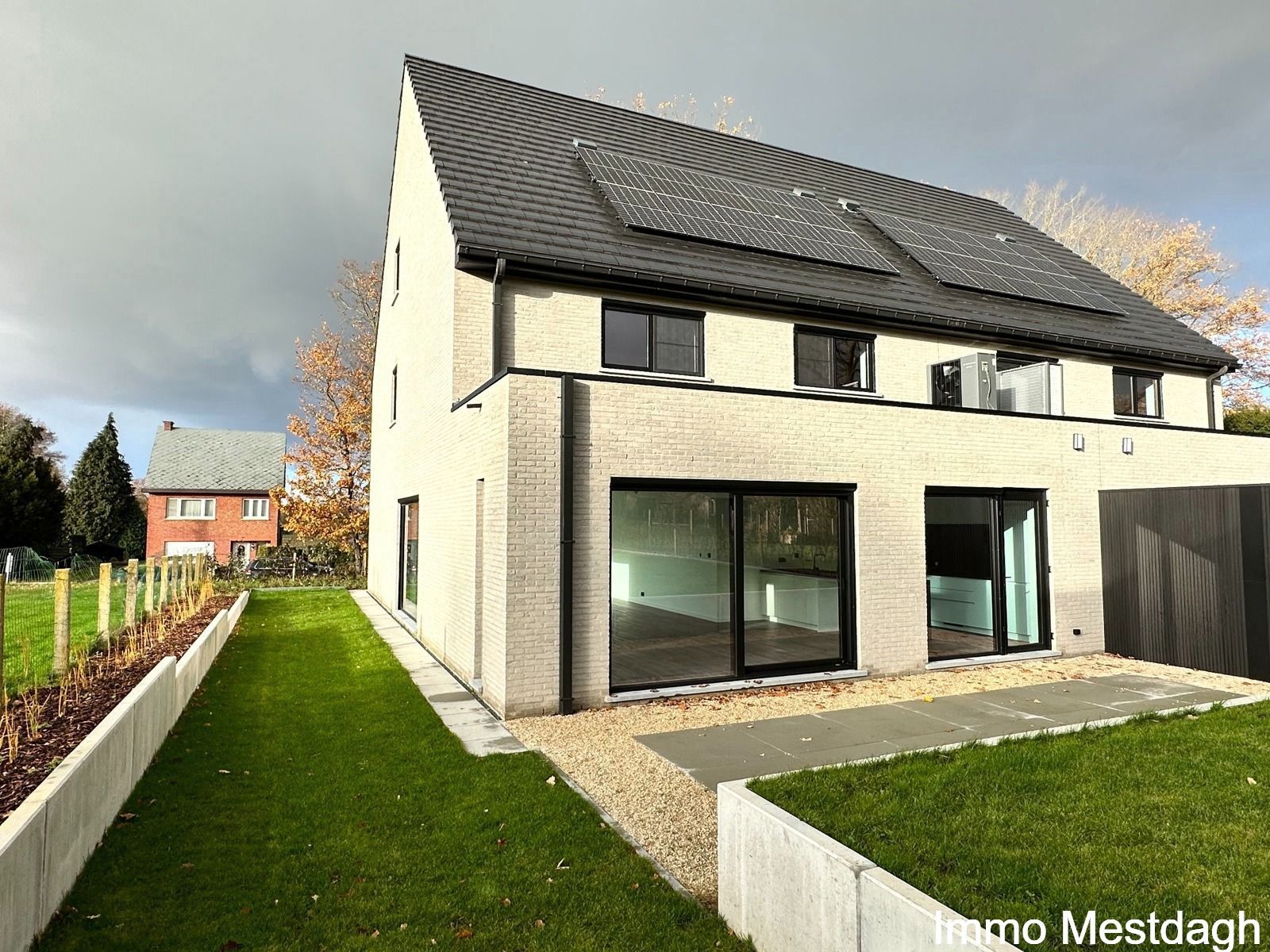 Nieuwbouw BEN woning met terras, garage, tuin. foto {{pictureIndex}}