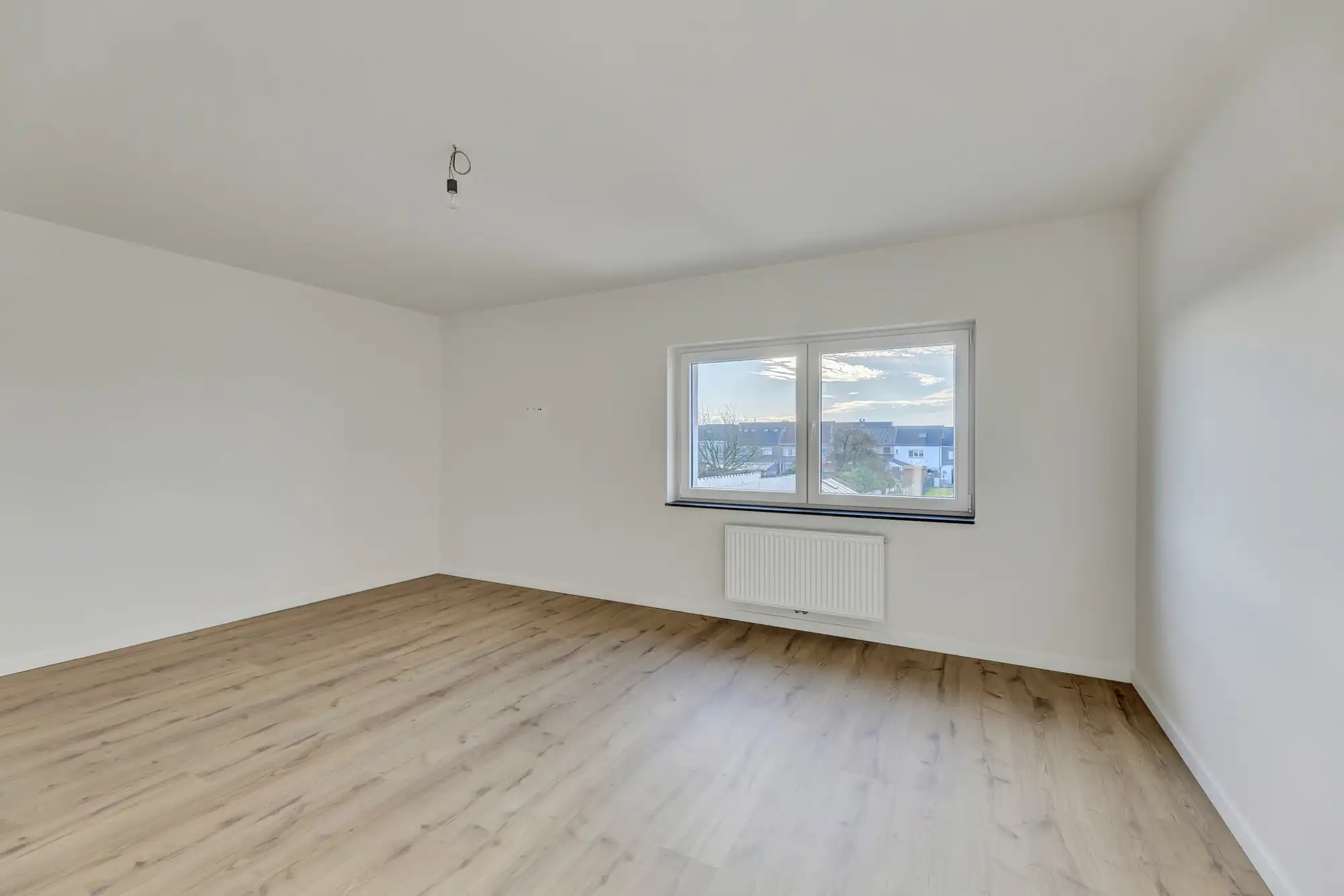 Volledig gerenoveerde woning met 4 slpks en tuin foto 10