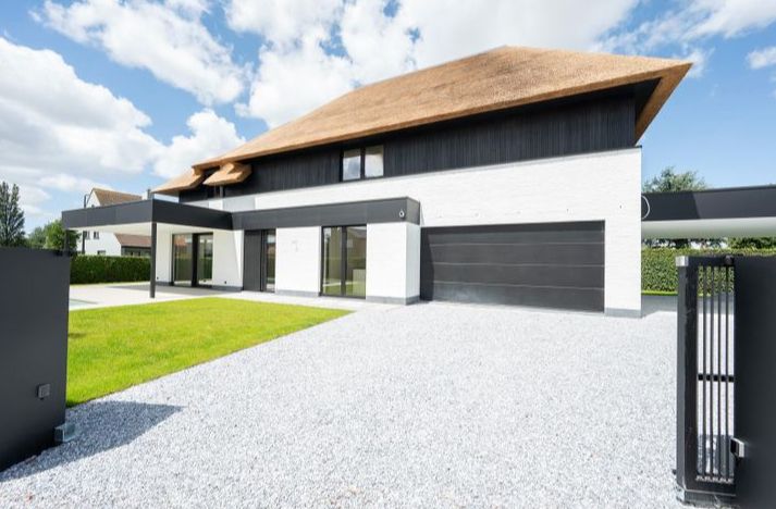 ()=>{if(producerUpdateValueVersion(node),producerAccessed(node),node.value===ERRORED)throw node.error;return node.value} Kragendijk 1 - 8300 Knokke-Heist