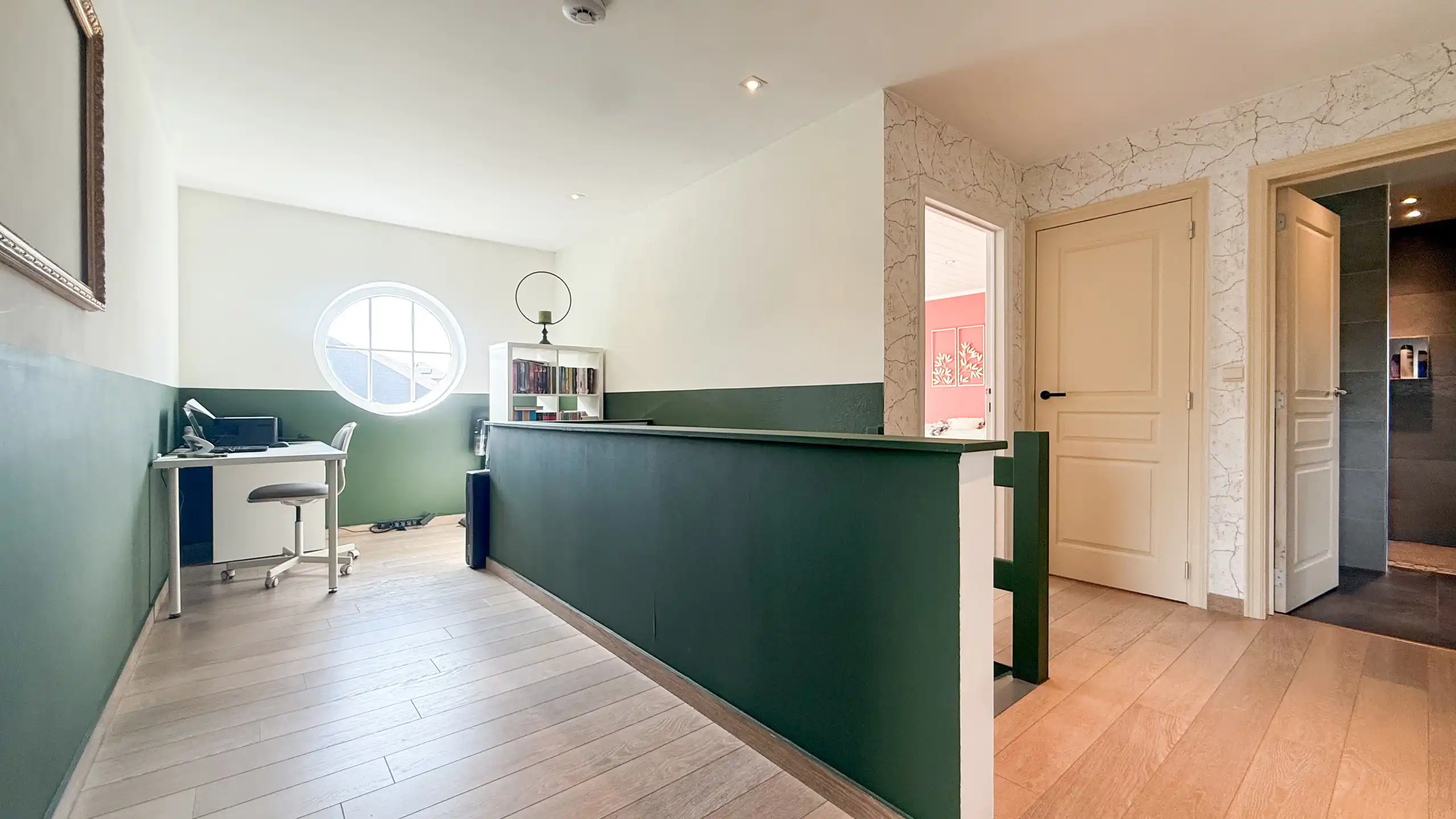 Ruime woning van 235m² met 4slpks, kelder en EPC B!  foto 24