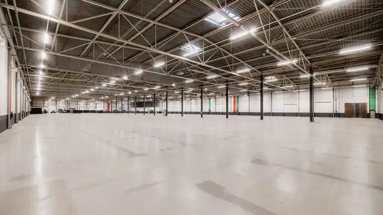 Logistiek magazijn te huur foto 6