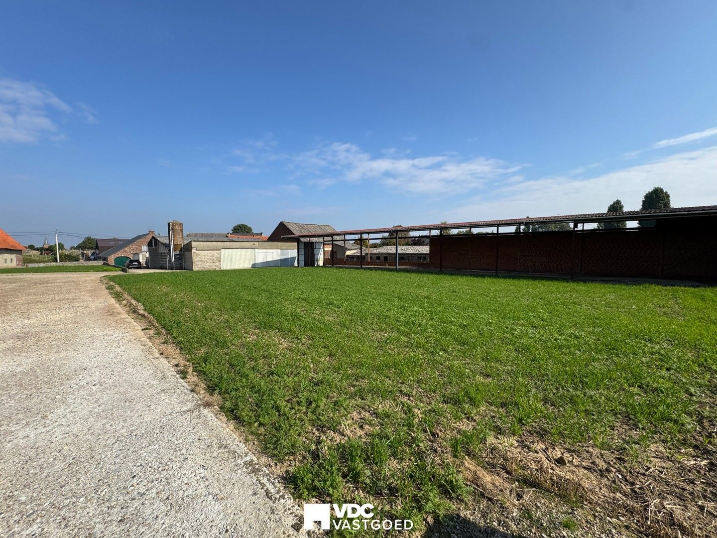Voormalige boerderij met loods en veestal op perceel van 6.920 m² – volledig te renoveren foto 9