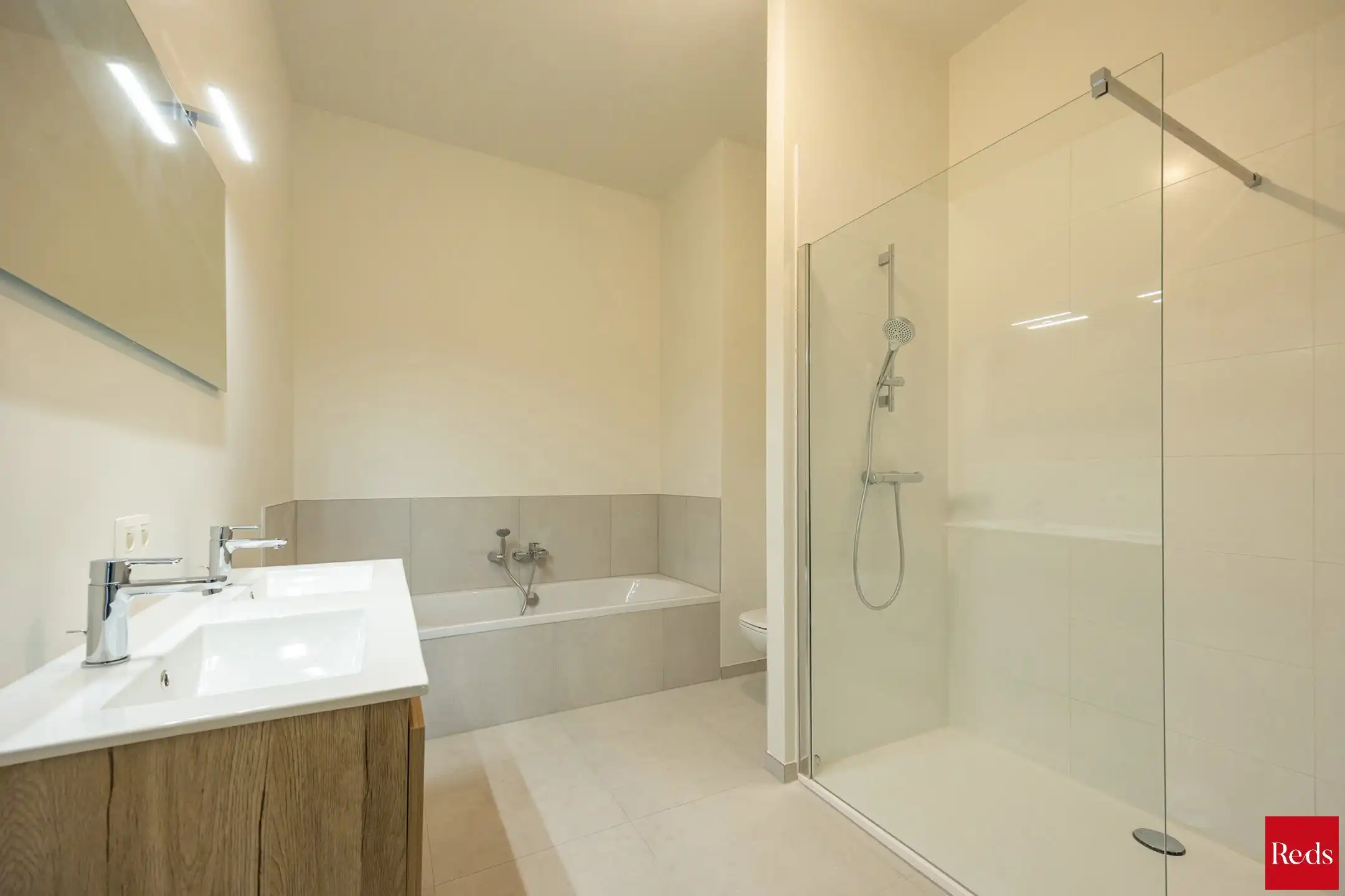 Ruim gelijkvloers nieuwbouwappartement met 3 slaapkamers foto 13