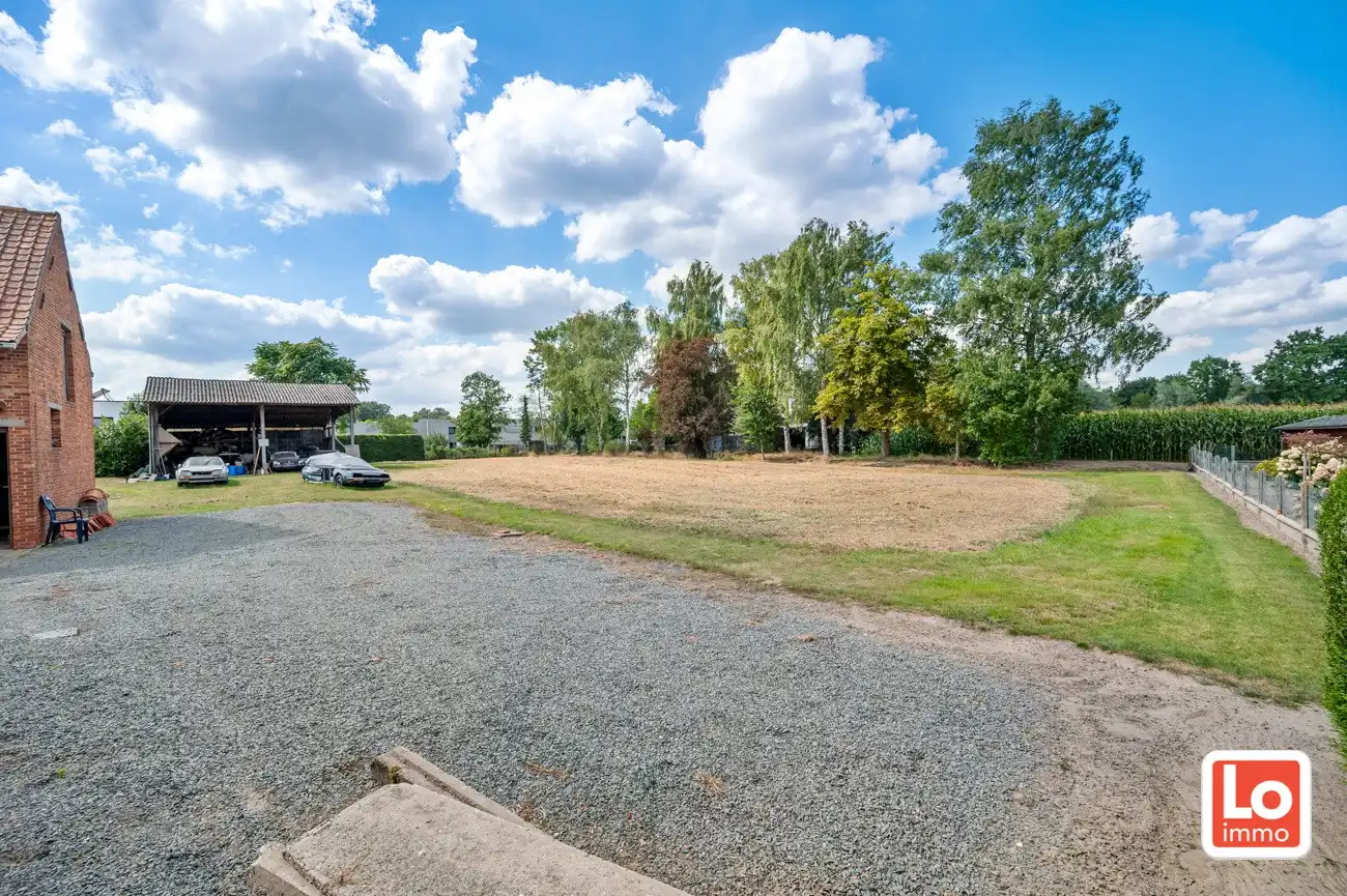 VERKOCHT! Ideaal gelegen groot perceel bouwgrond/projectgrond in het centrum van Kalken! foto 7