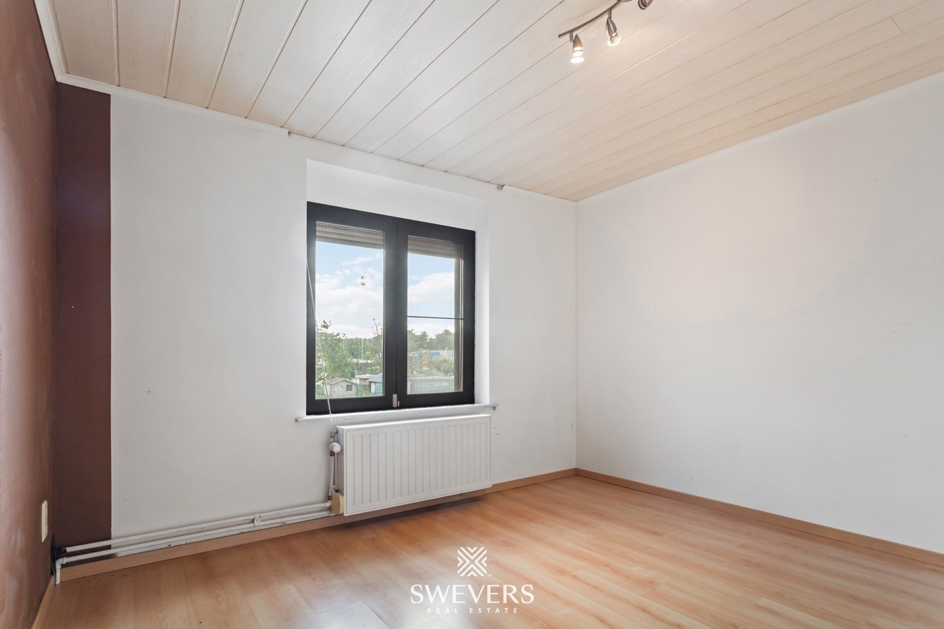 Ideale gezinswoning, instapklaar met ruime tuin en bouwgrond foto 19