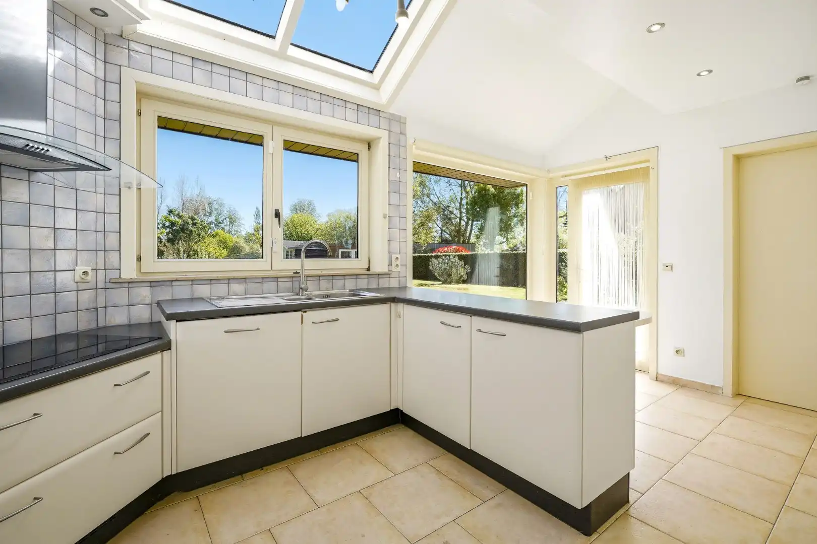 Ruime villa met 5 slaapkamers op 1082 m² te Oostduinkerke, gelegen vlakbij het natuurreservaat Hannecartbos. foto 10