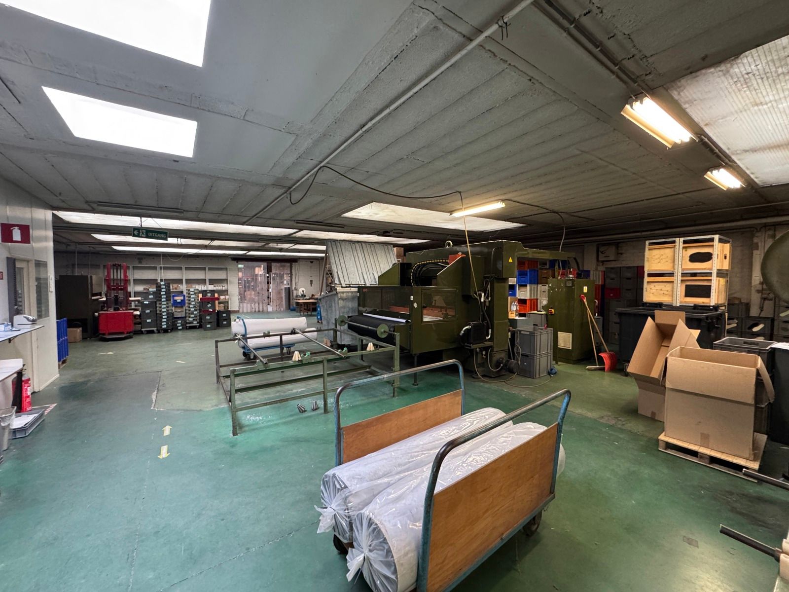Grote magazijnruimte/atelier met kantoor te koop in Deurne  foto 24
