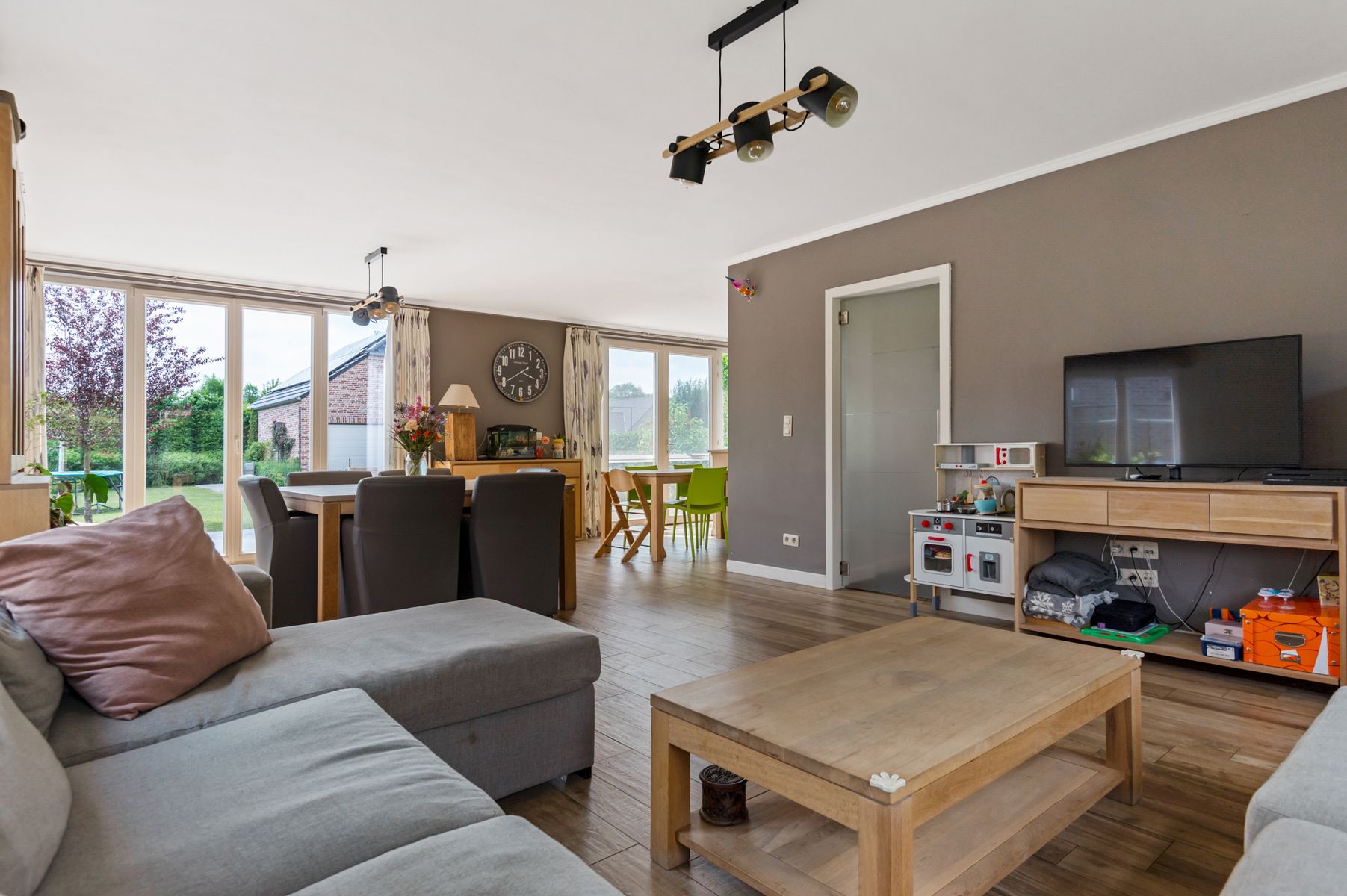 Recente villa met charme op ruime kavel foto 14