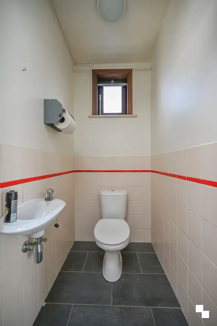 Uiterst goed gelegen commerciële ruimte te Bosmolens foto 9