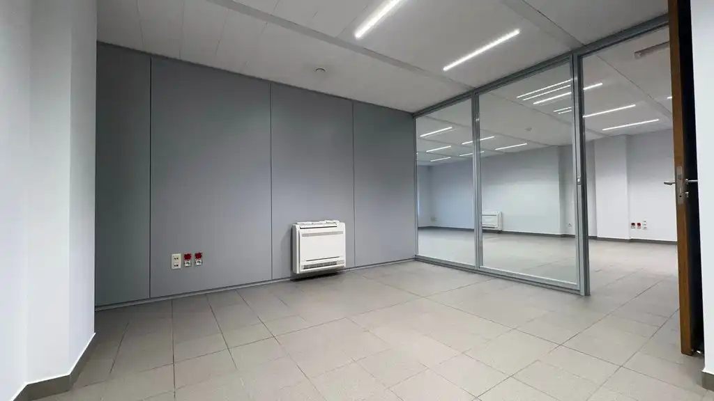 Klein magazijn met kantoren te huur aan The Loop in Gent foto 7