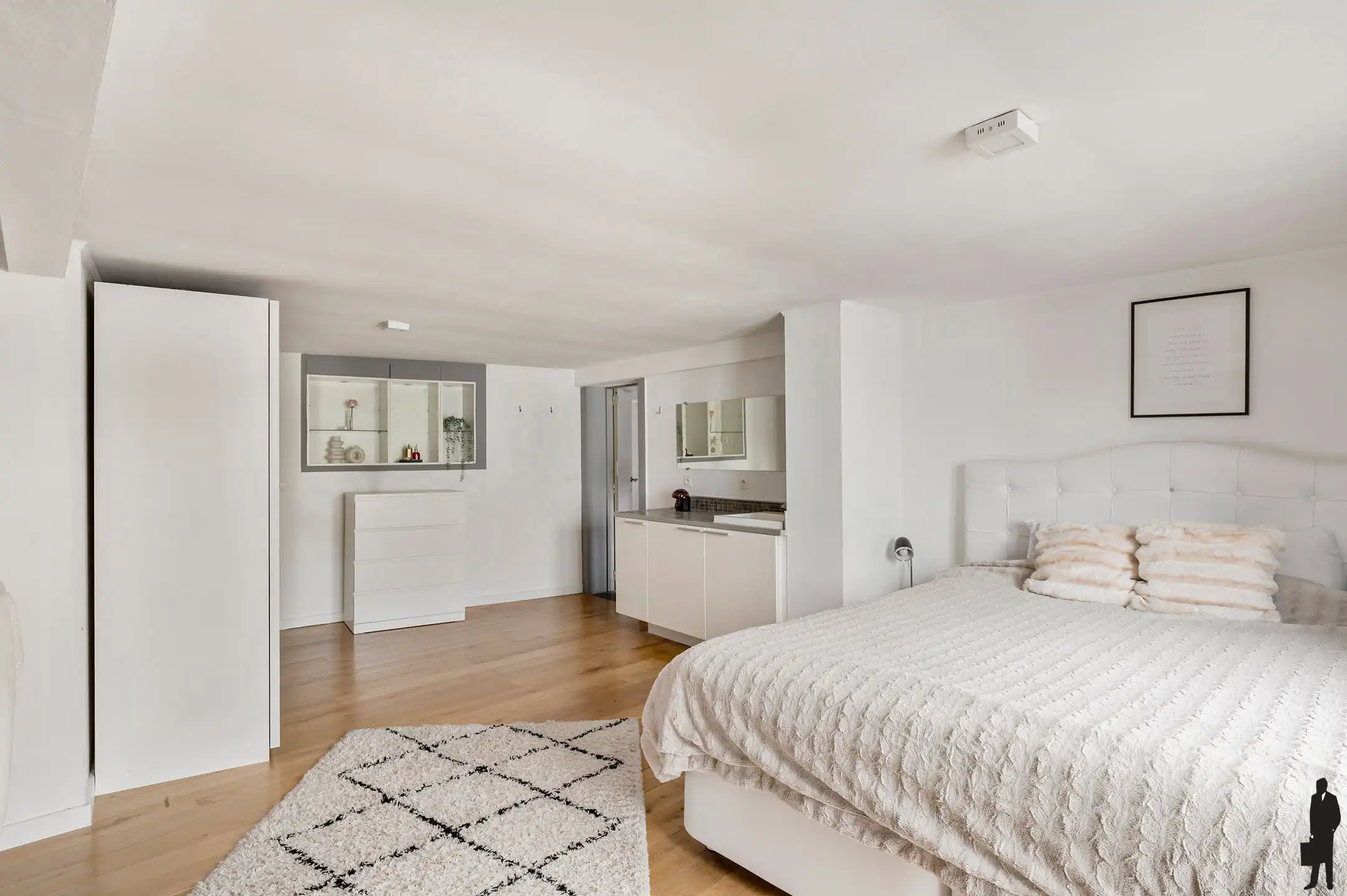 Zeer ruime en rustig gelegen met 3 slaapkamers en grote polyvalente ruimte. foto 11