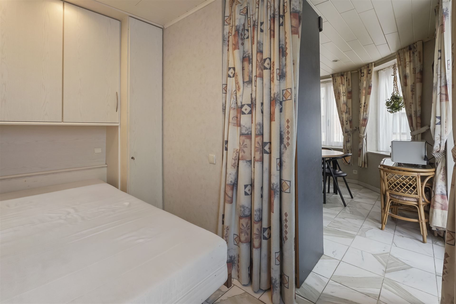 SLAAPHOEK / CENTRALE LIGGING foto 10