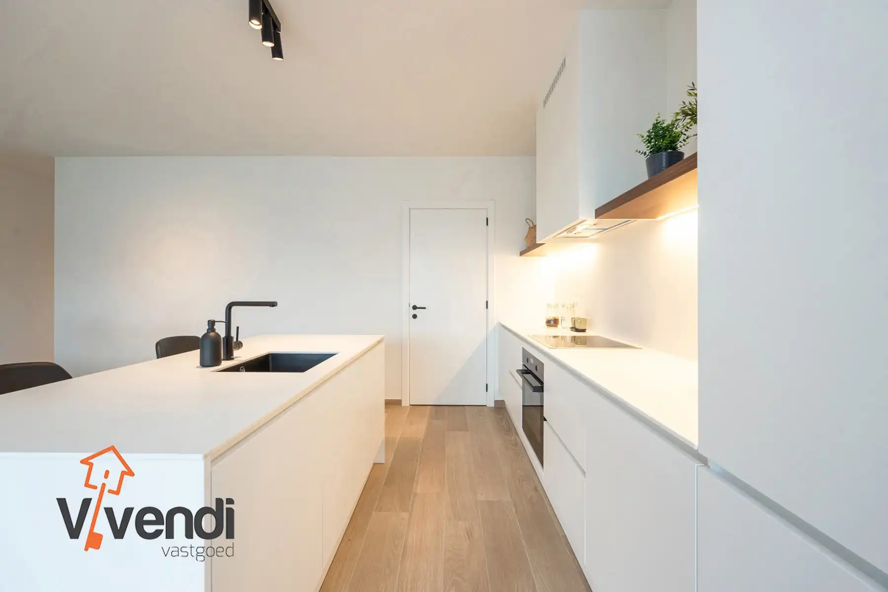 Gelijkvloers appartement van 110m² met 2slpk. foto 8