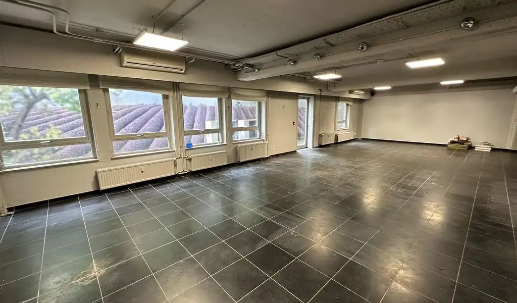 Instapklaar kantoor te huur op wandelafstand van Sint-Pietersstation Gent foto 2