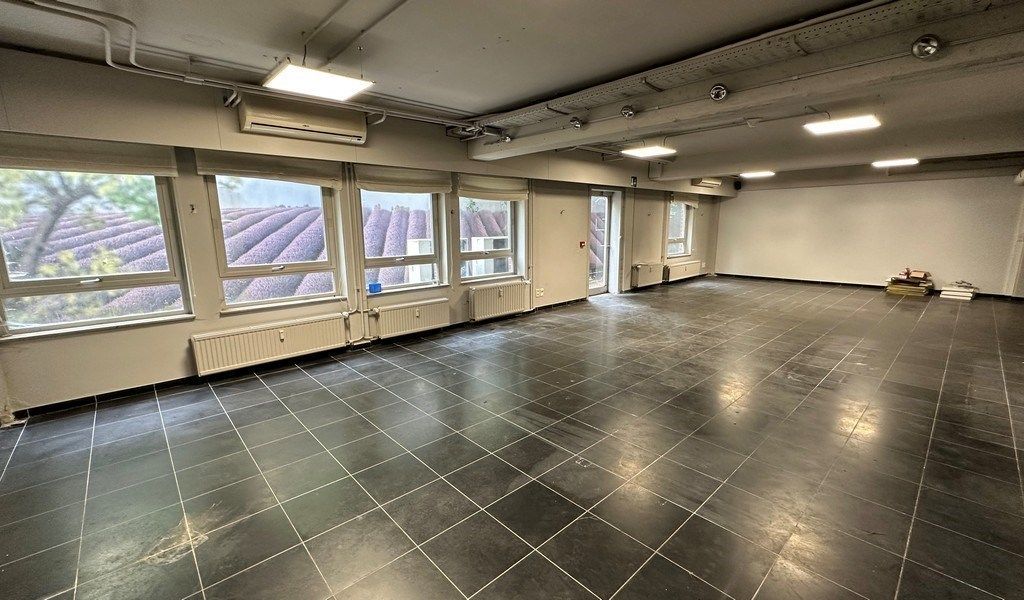 Instapklaar kantoor te huur op wandelafstand van Sint-Pietersstation Gent foto 2