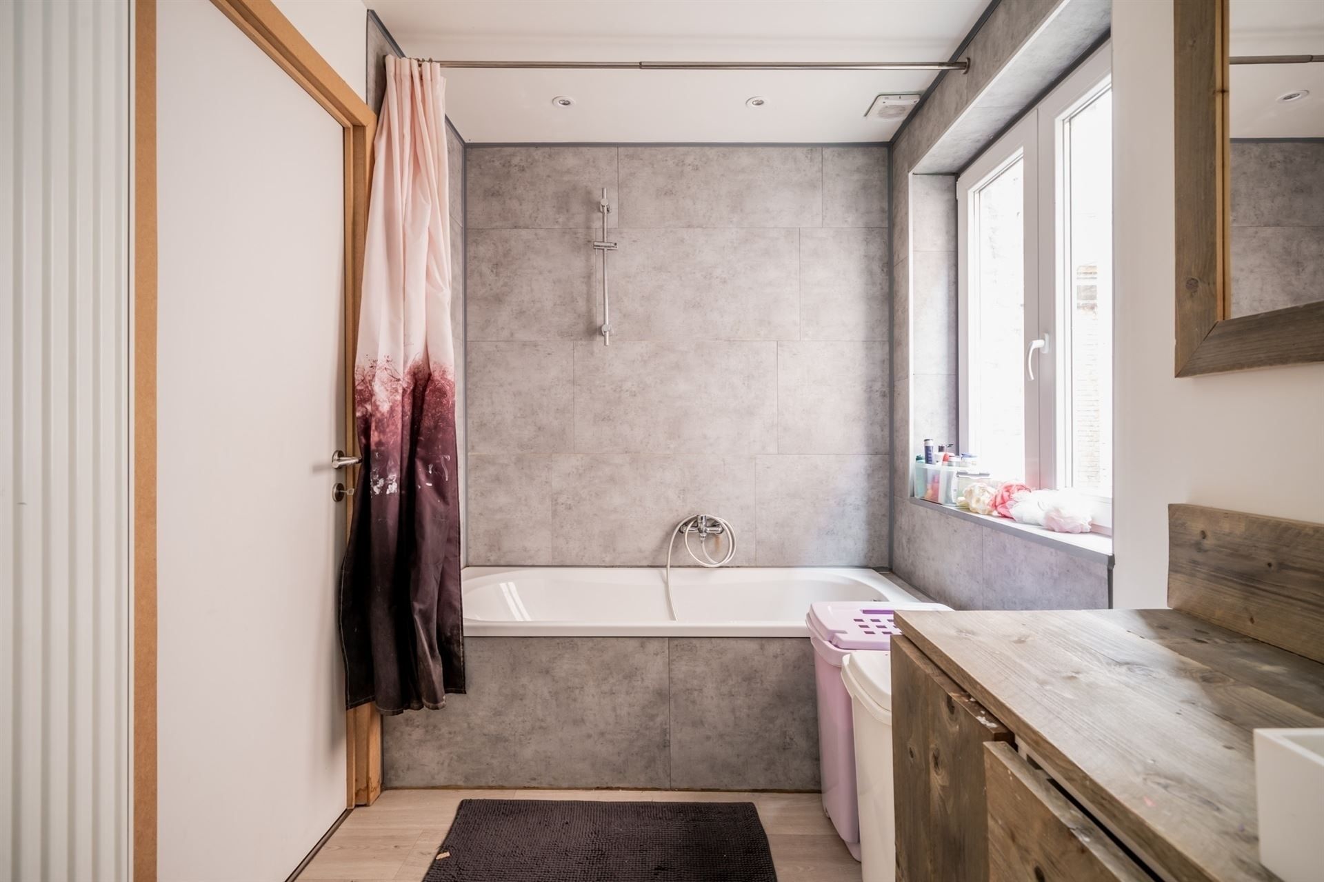 Duplex appartement met handelsgelijkvloers en zicht op stadhuis! foto 8