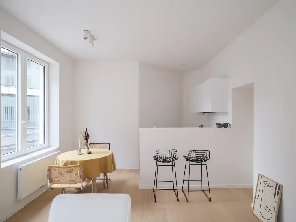 Gerenoveerd 1-slaapkamer appartement met buitenruimte nabij Gent Zuid foto {{pictureIndex}}
