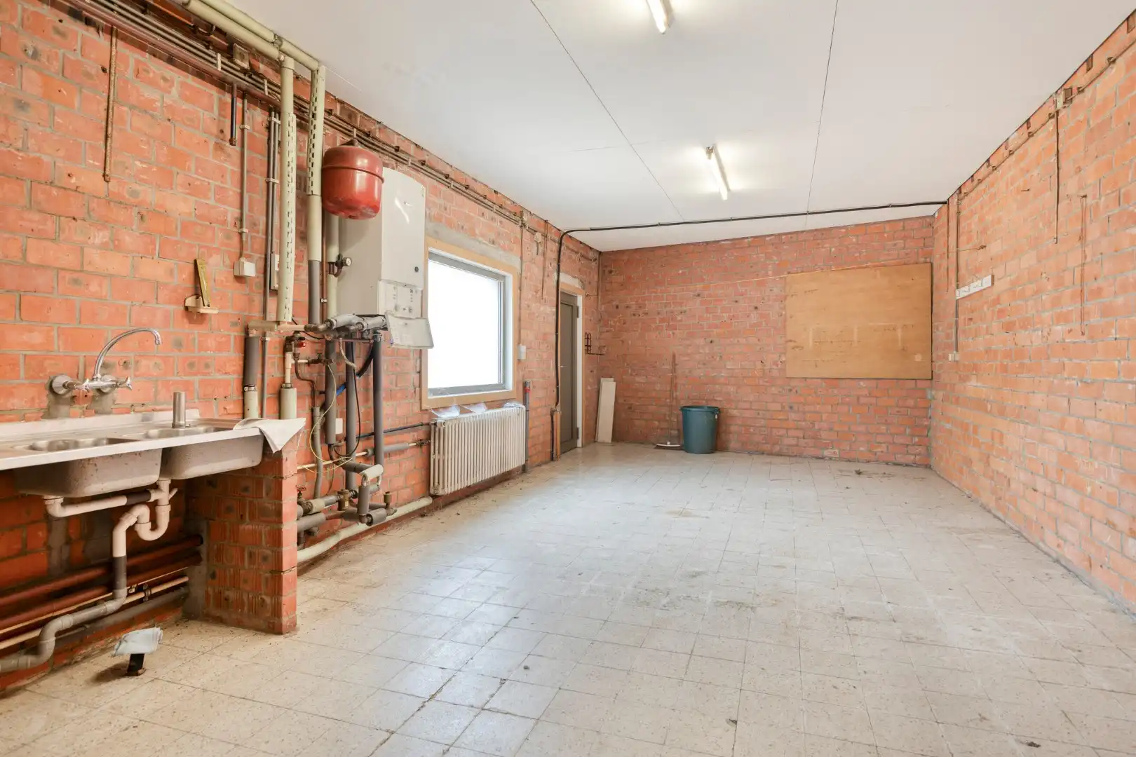 Instapklare woning met 3 SLPKS nabij het centrum van Mol !  foto 21