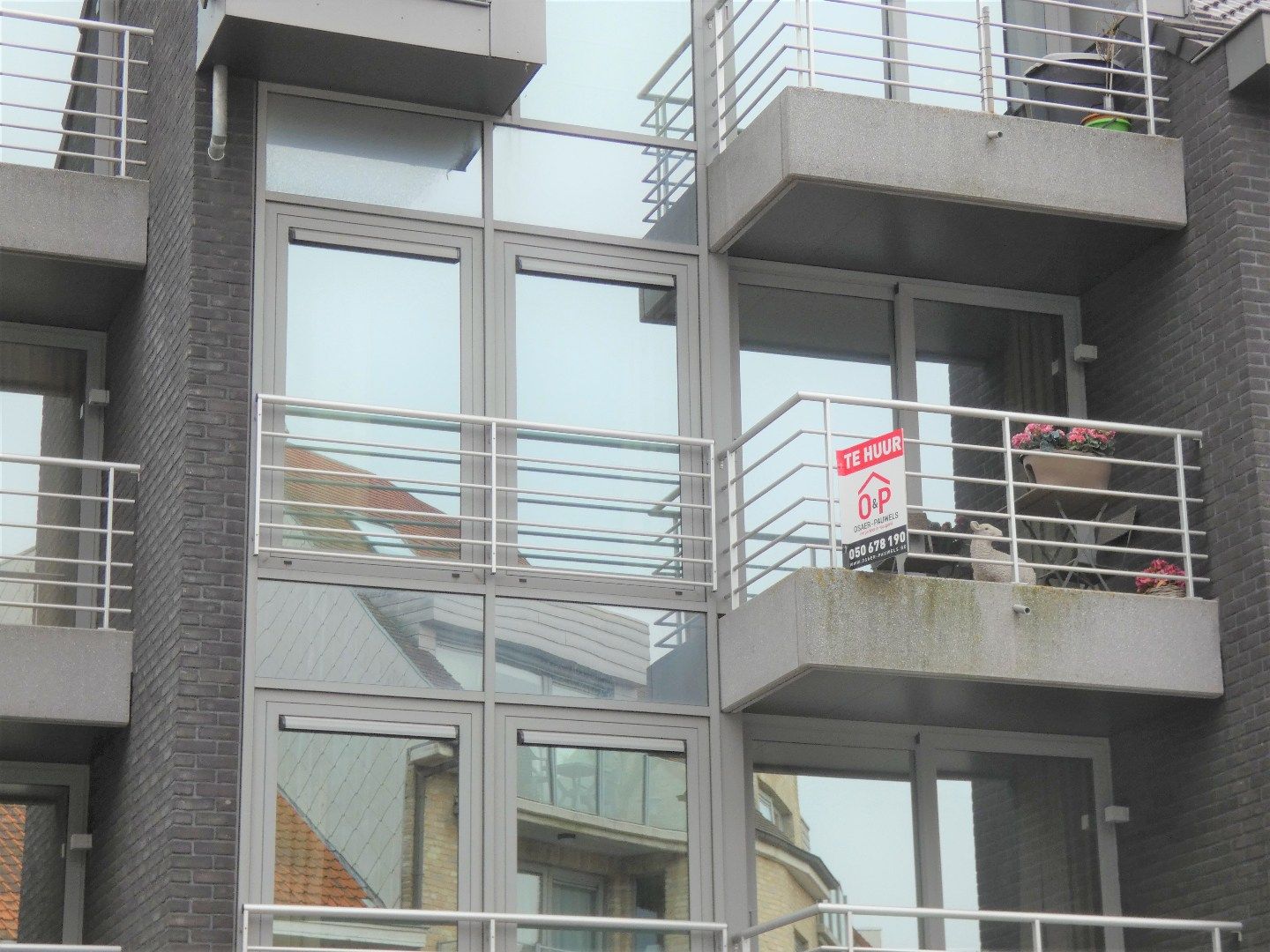 Instapklaar energiezuinig appartement hartje Torhout, met 2 slp en zonnig terras (garage), Torhout. foto 2