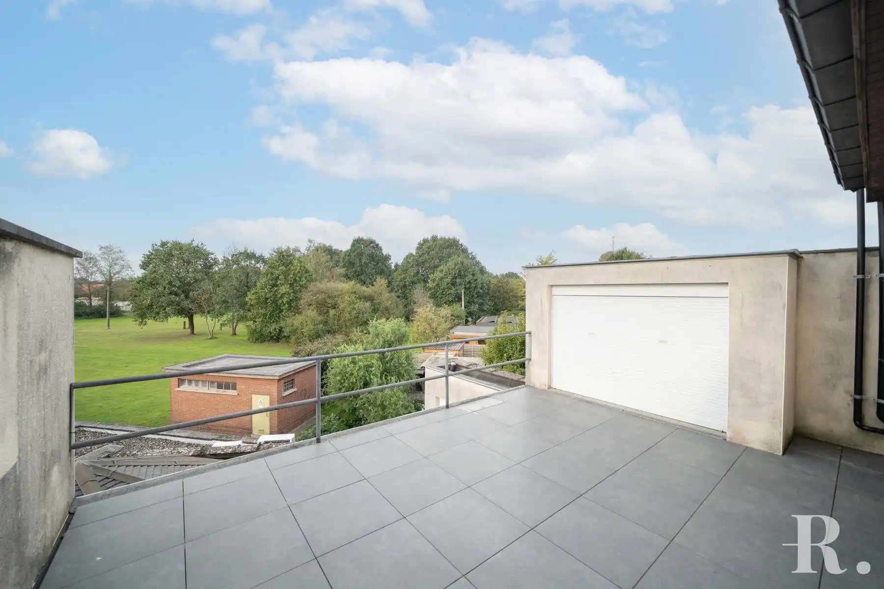 Ruim duplex dakappartement op goede locatie foto 12