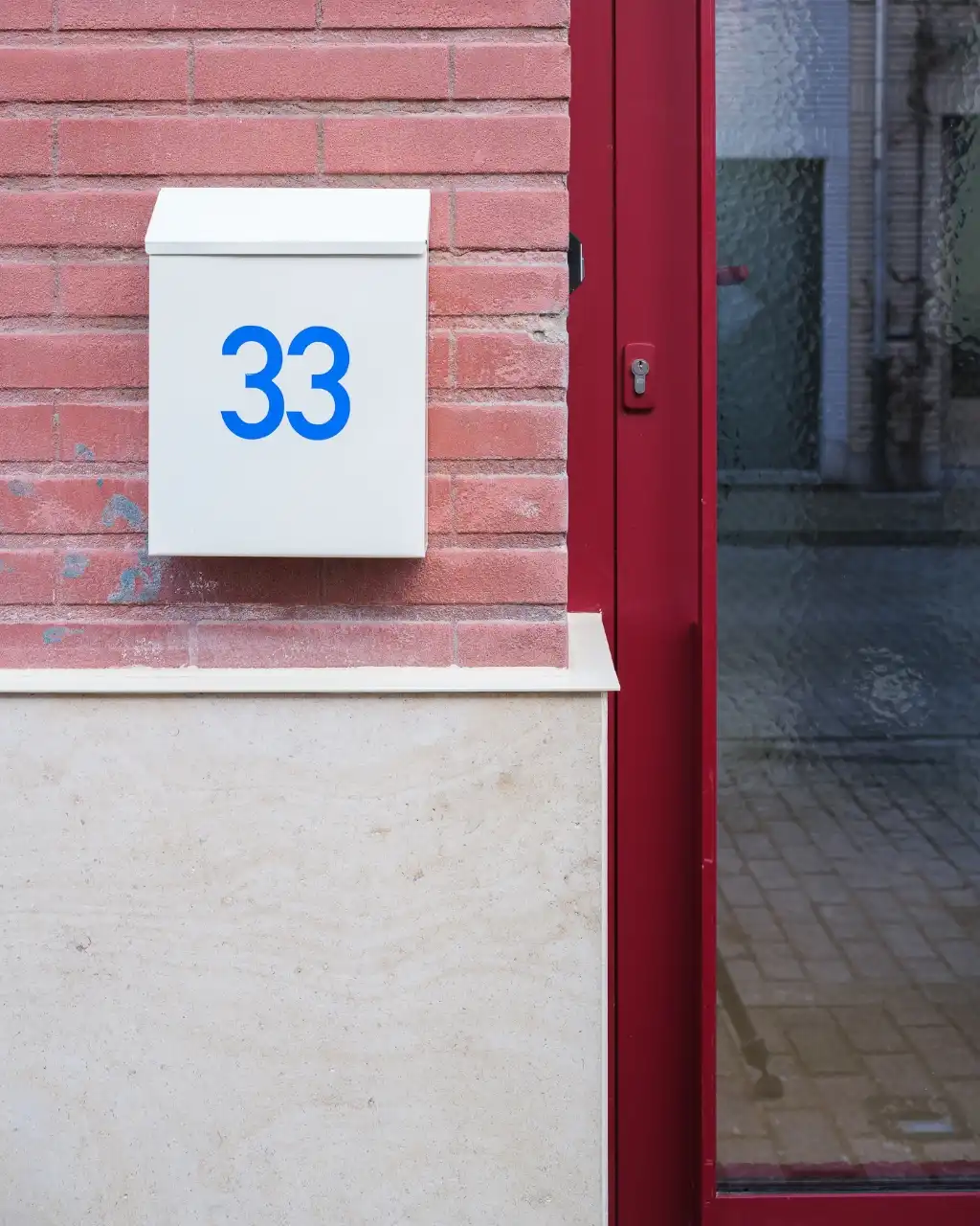 Architecturaal gerenoveerde, compacte woning met stadskoer naar de hand van ‘Hanne & Sam Architecten’ met 2 volwaardige slaapkamers op een boogscheut van Gent. foto 18