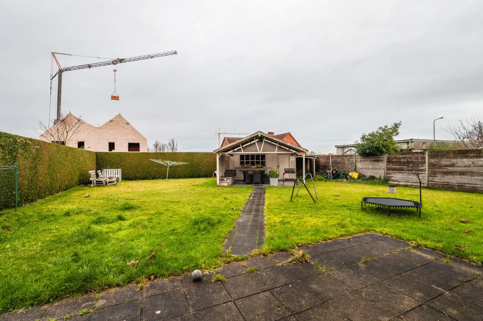 Villa met 6 kamers,  garage, 44 zonnepanelen, en veel ruimte op 810 m² foto 19