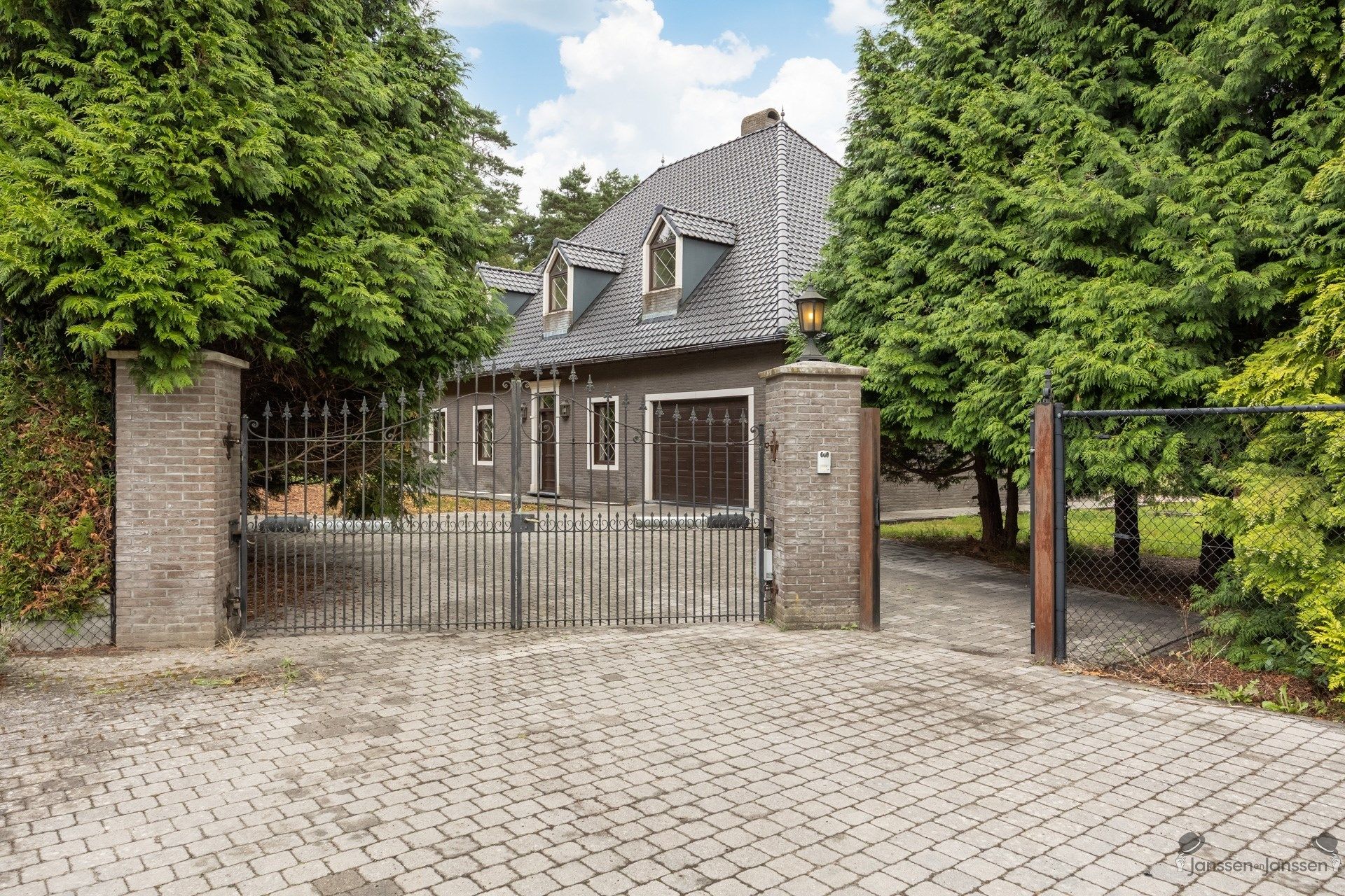 Villa met prachtige uitbouw op een zonovergoten perceel van 3.075 m². foto 35