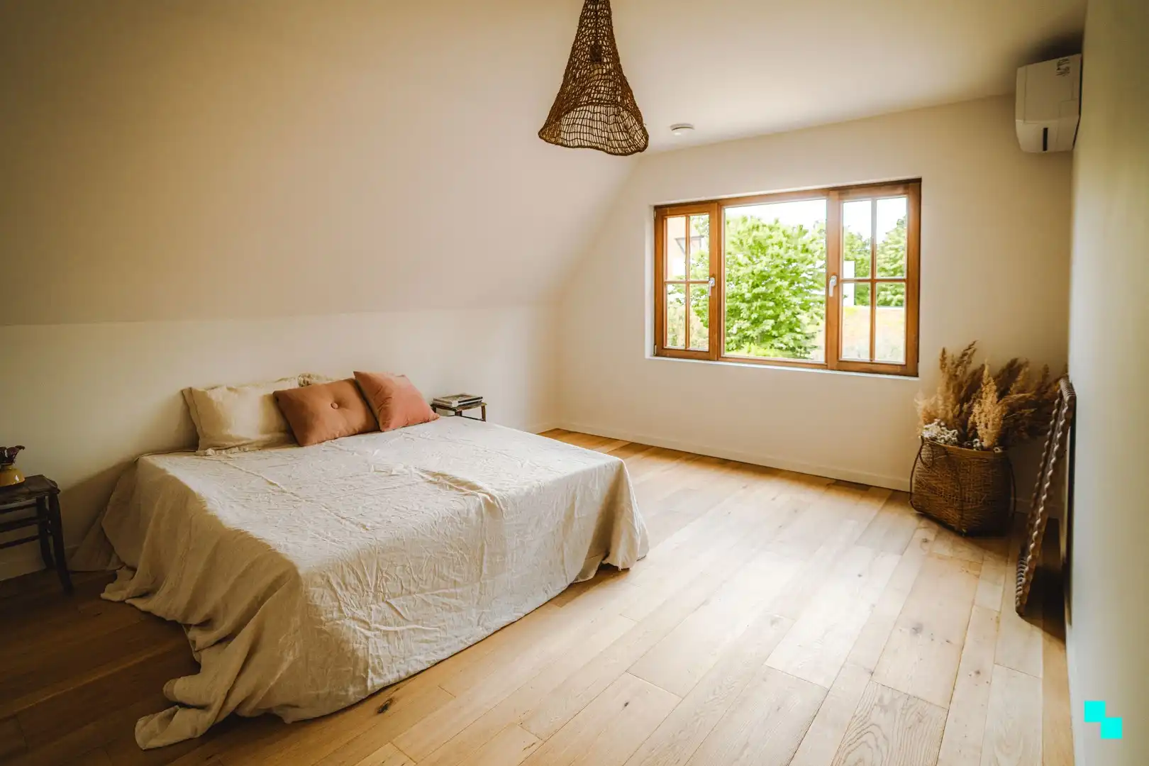 Totaal gerenoveerde woning met vier kamers in het hart van Merelbeke foto 28