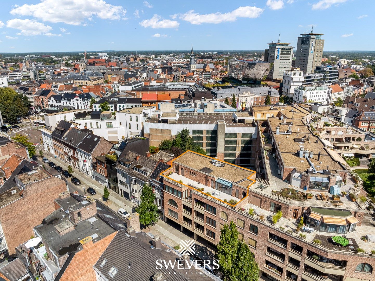 Zeer ruim luxueus penthouse in hartje Hasselt met 2 ruime terrassen foto 28