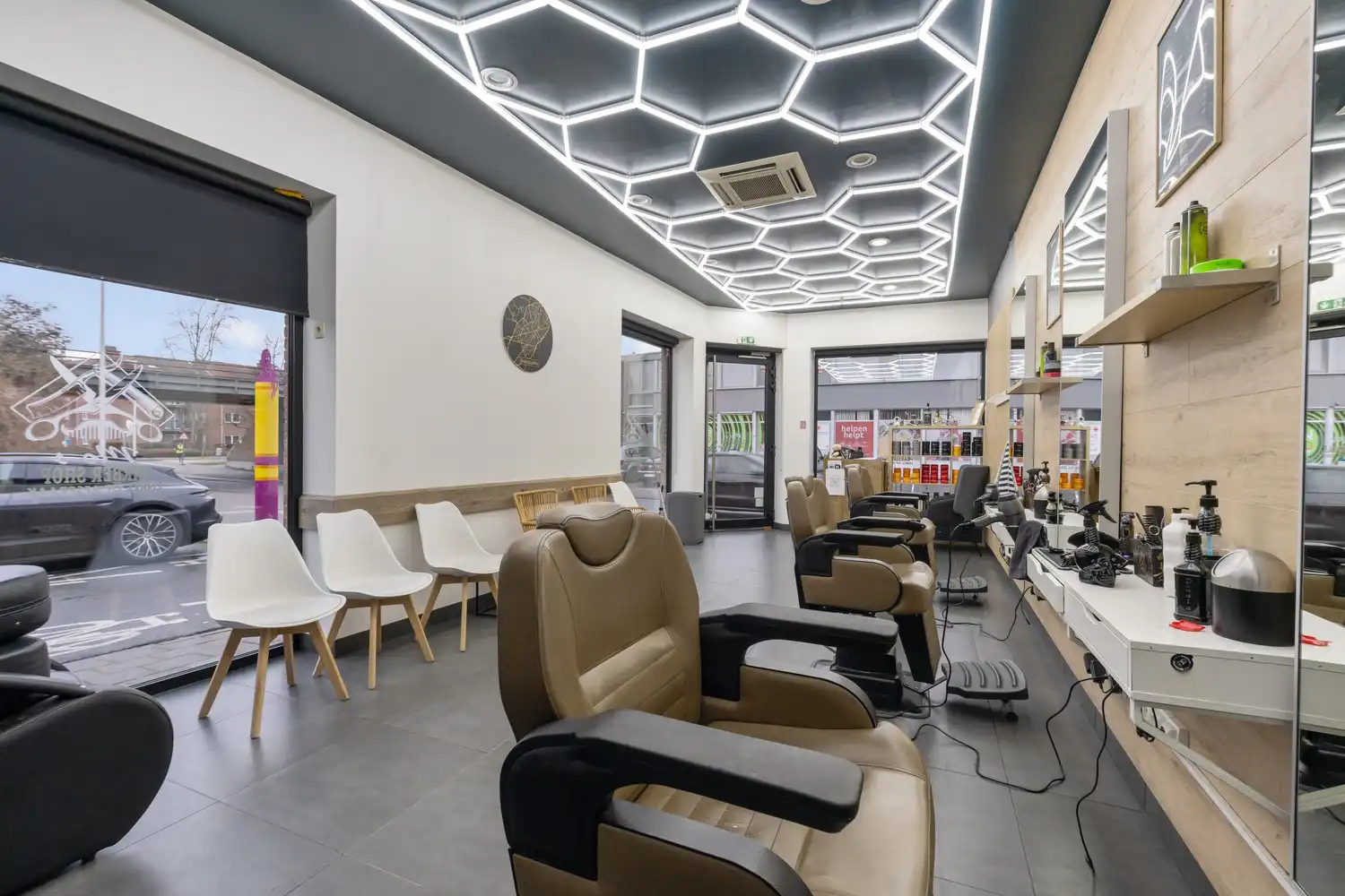 Gerenoveerd handelspand met appartement op gunstige locatie! foto 19