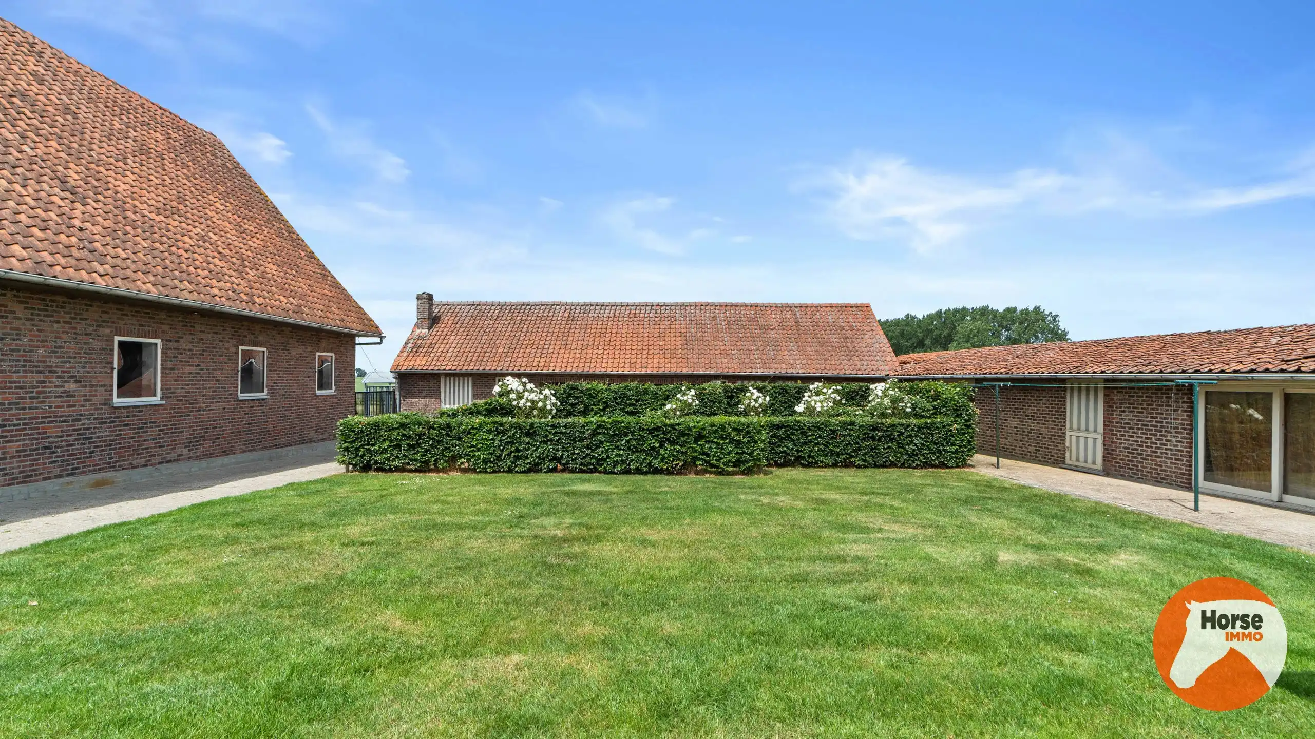 HEIKRUIS - Karaktervolle hoeve met stallen en piste op 1,7ha foto 7