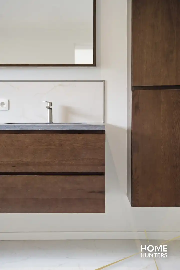 Prachtig gerenoveerde woning te Brielen met 2 slaapkamers, 2 badkamers en een garage foto 32