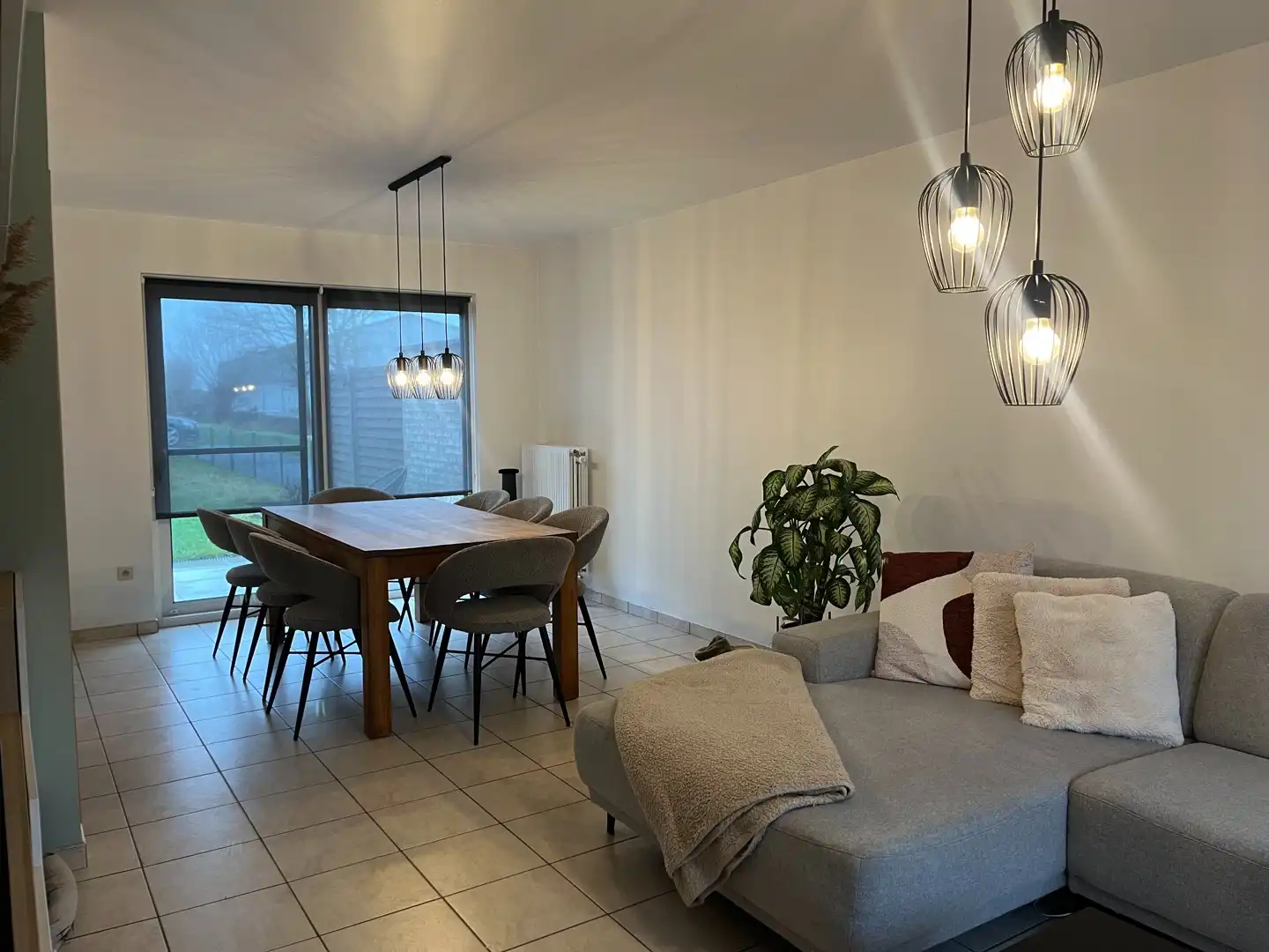 Gezellig halfopen woning met tuin en terras. foto 3