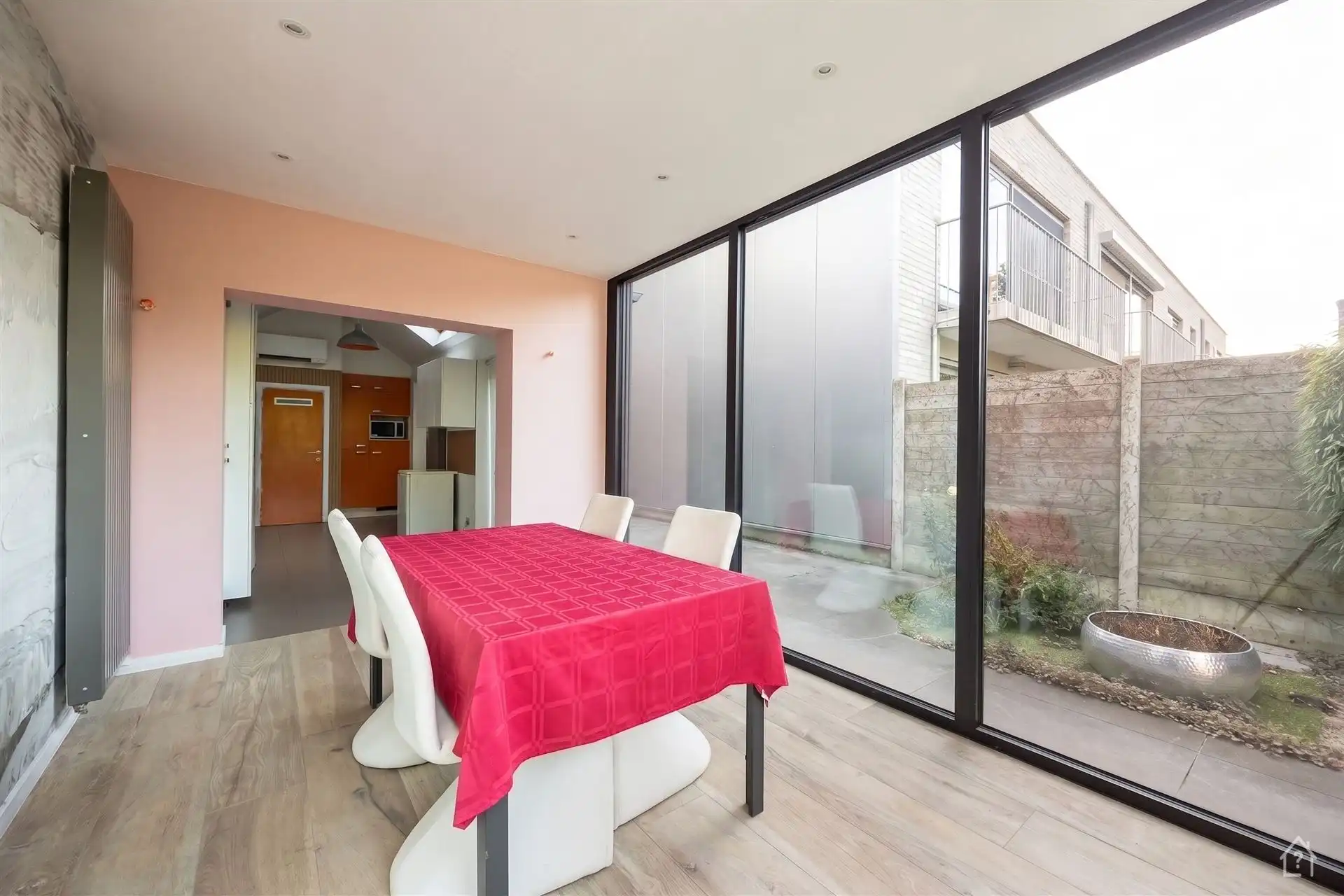 Ruime hoekwoning met 3 slaapkamers foto 10
