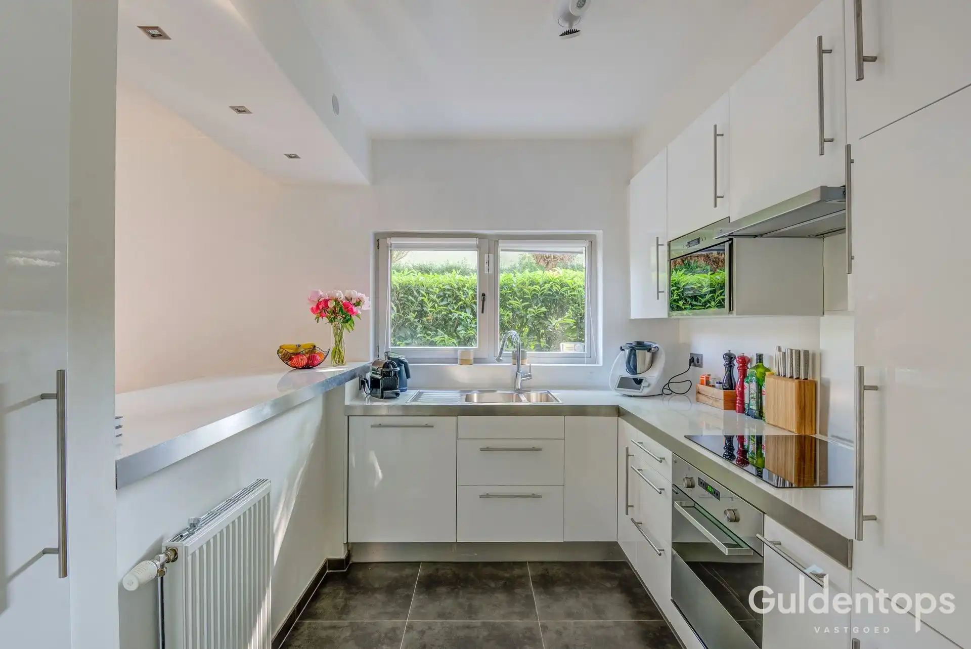 Modern ruim gelijkvloers (2 slk) appartement met ruime tuin foto 14