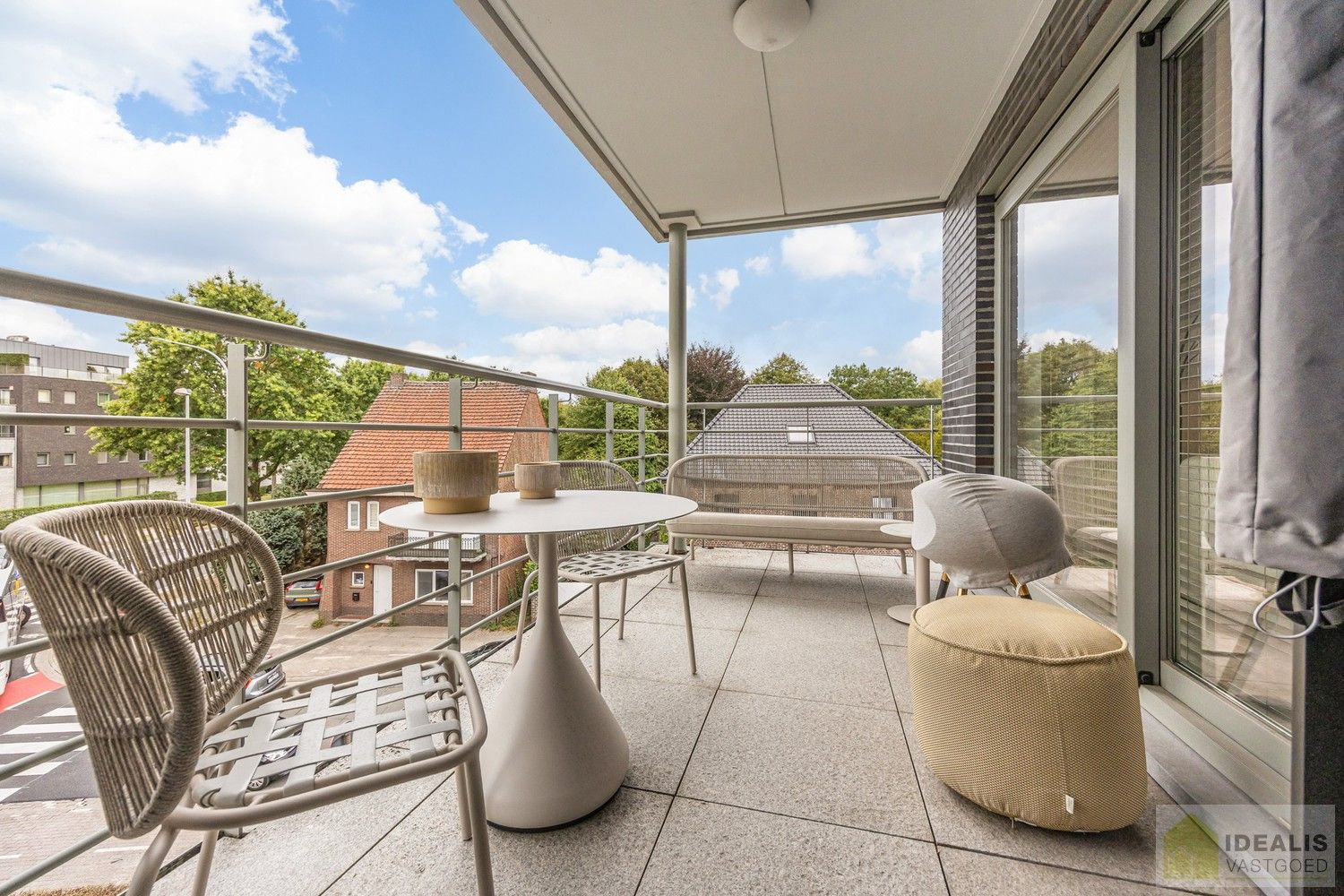 IDEALIS VASTGOED – PERFECT ONDERHOUDEN INSTAPKLAAR APPARTEMENT met een bewoonbare oppervlakte van 91m² bestaande uit een prachtige leefruimte, 2 zeer ruime slaapkamers, een aangenaam terras en ondergrondse parkeerplaats! Het appartement is gelegen in hartje Pelt op wandelafstand van horeca, shopping en openbaar vervoer! foto 25