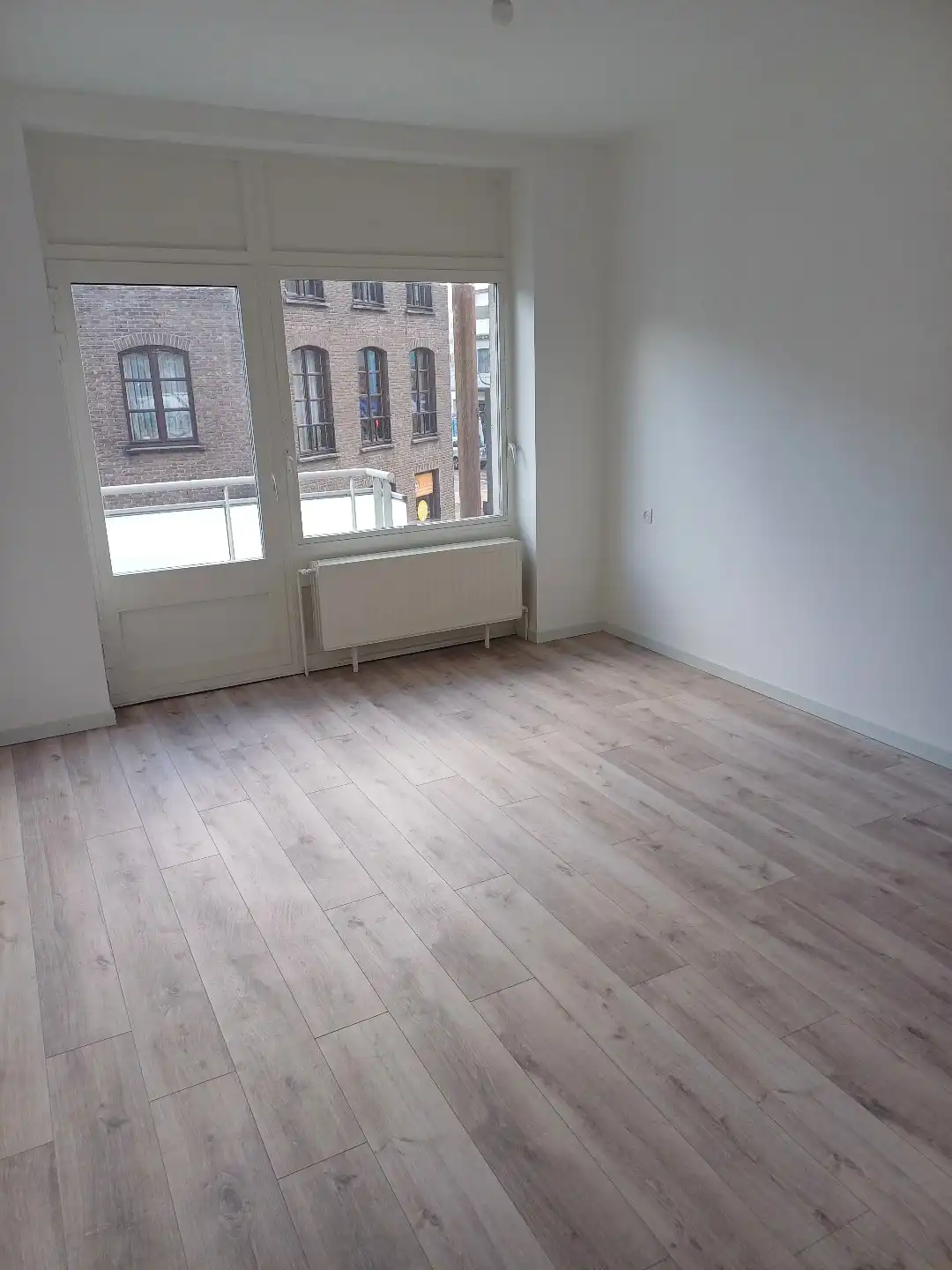 Volledig gerenoveerd 3 slaapkamer appartement in Neerpelt centrum. foto 7