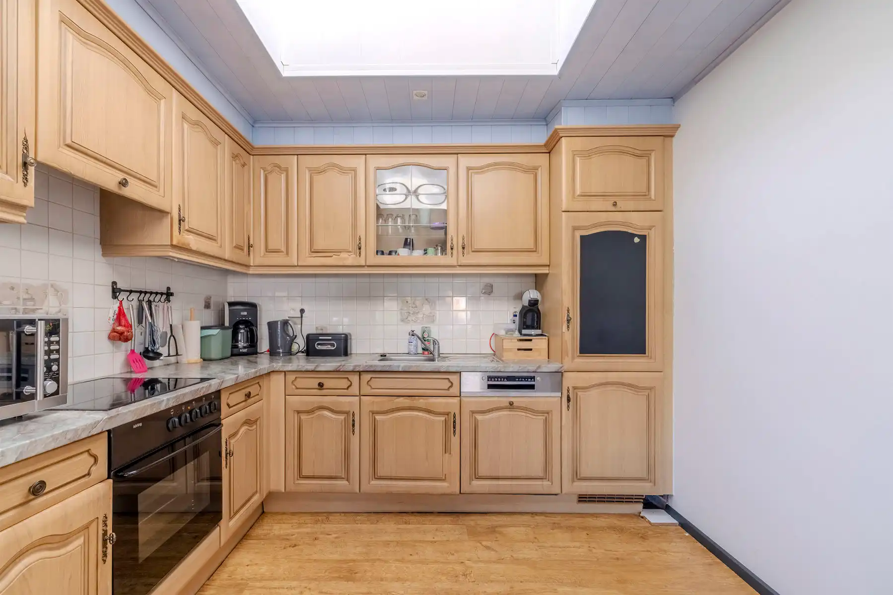 Deels gerenoveerde woning met 3 slpks en tuin op 405m2 foto 8
