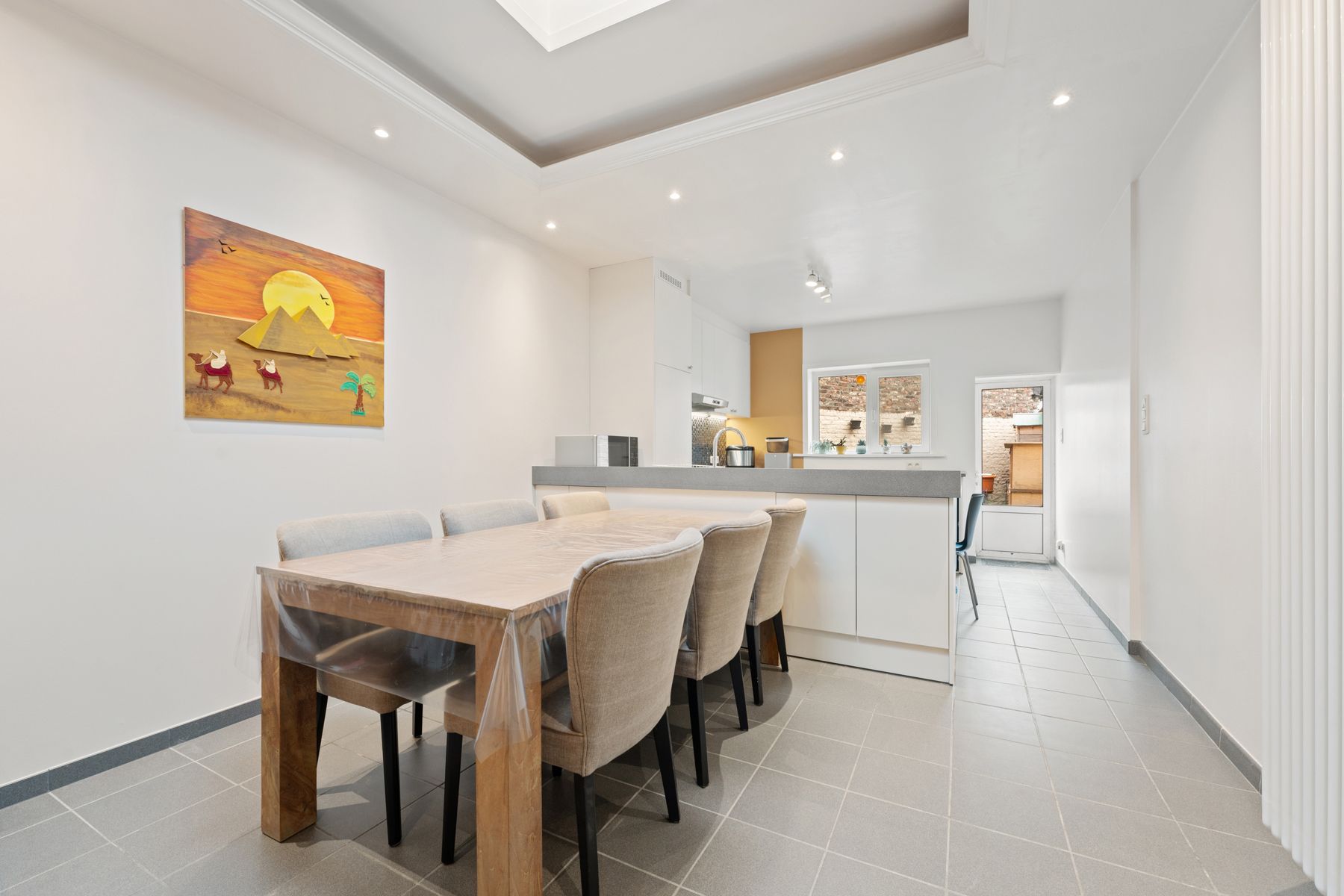 Instapklare gerenoveerde woning met 4 slaapkamers! foto {{pictureIndex}}