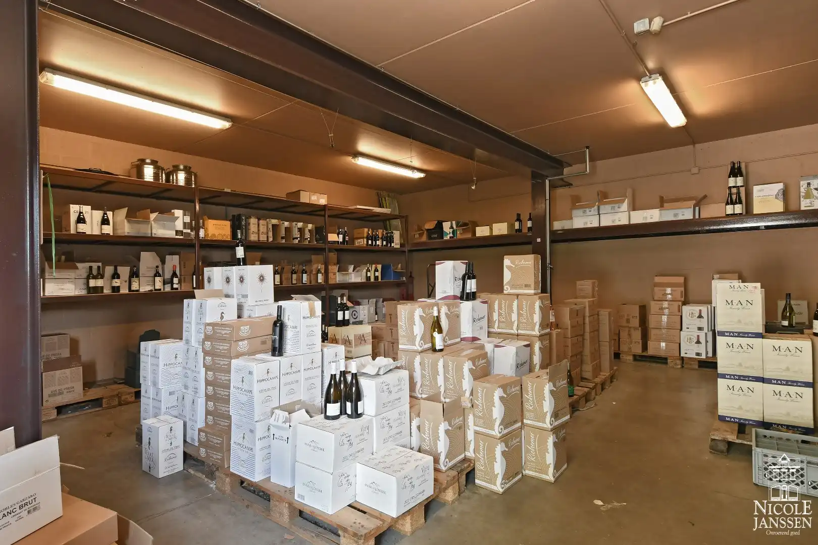 Ruime opslagplaats met 275m² in drie verdiepingen! foto 4