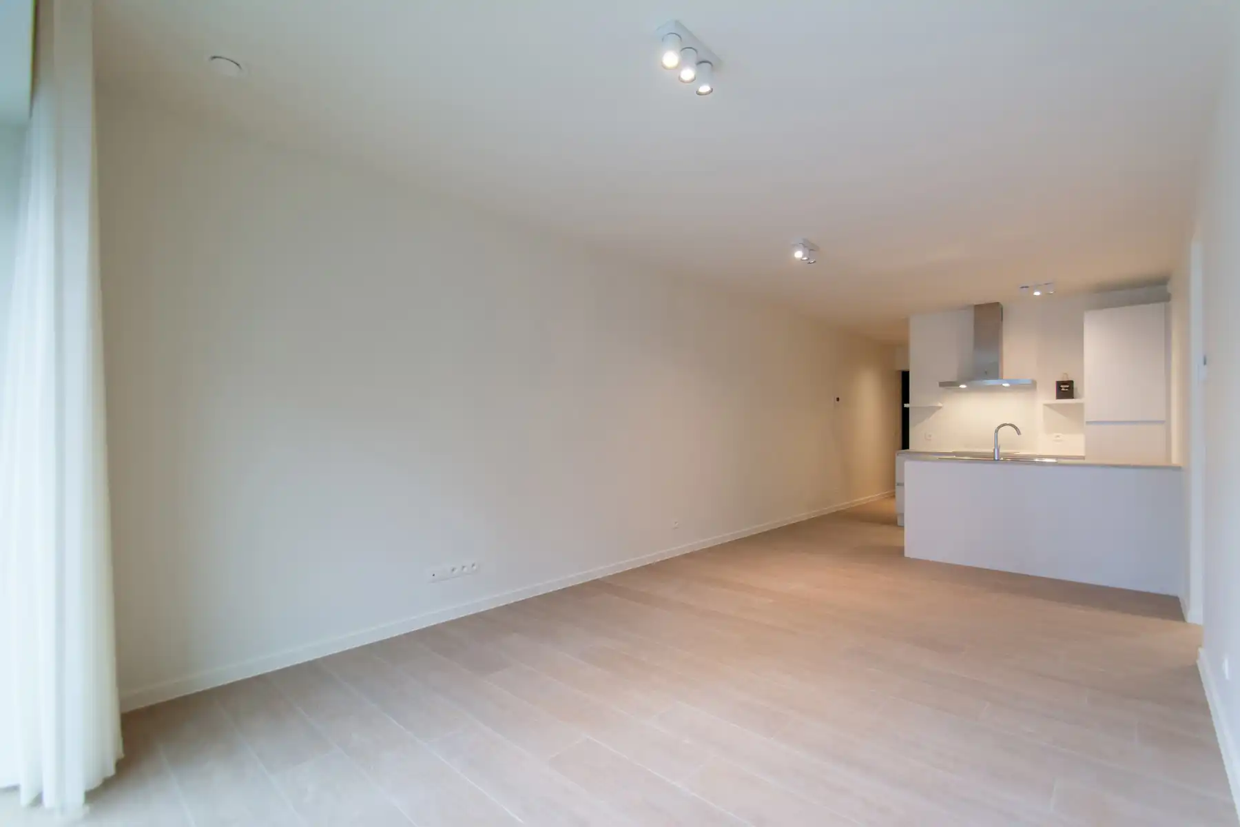 Prachtig Modern nieuwbouwappartement met 1slpk. en balcon foto 3