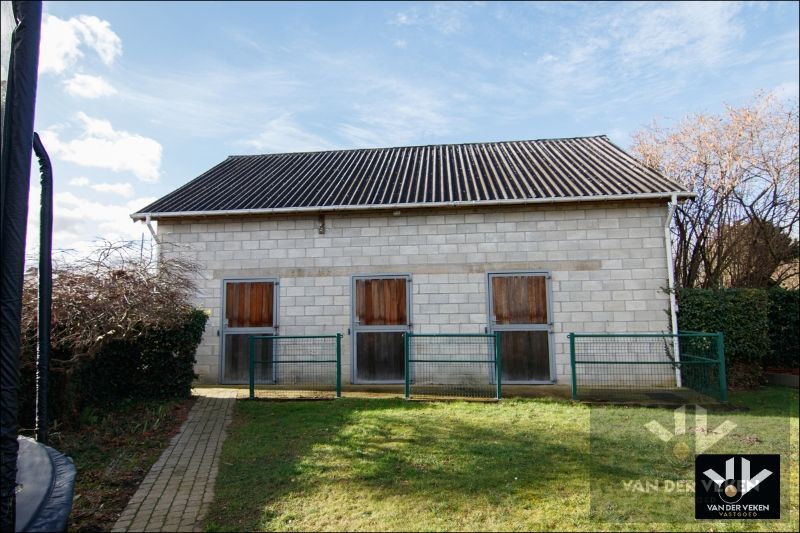 TWEEWOONST MET PAARDENSTALLEN EN WEILAND OP RUIM PERCEEL 37A21CA IN LANDELIJKE OMGEVING foto 9