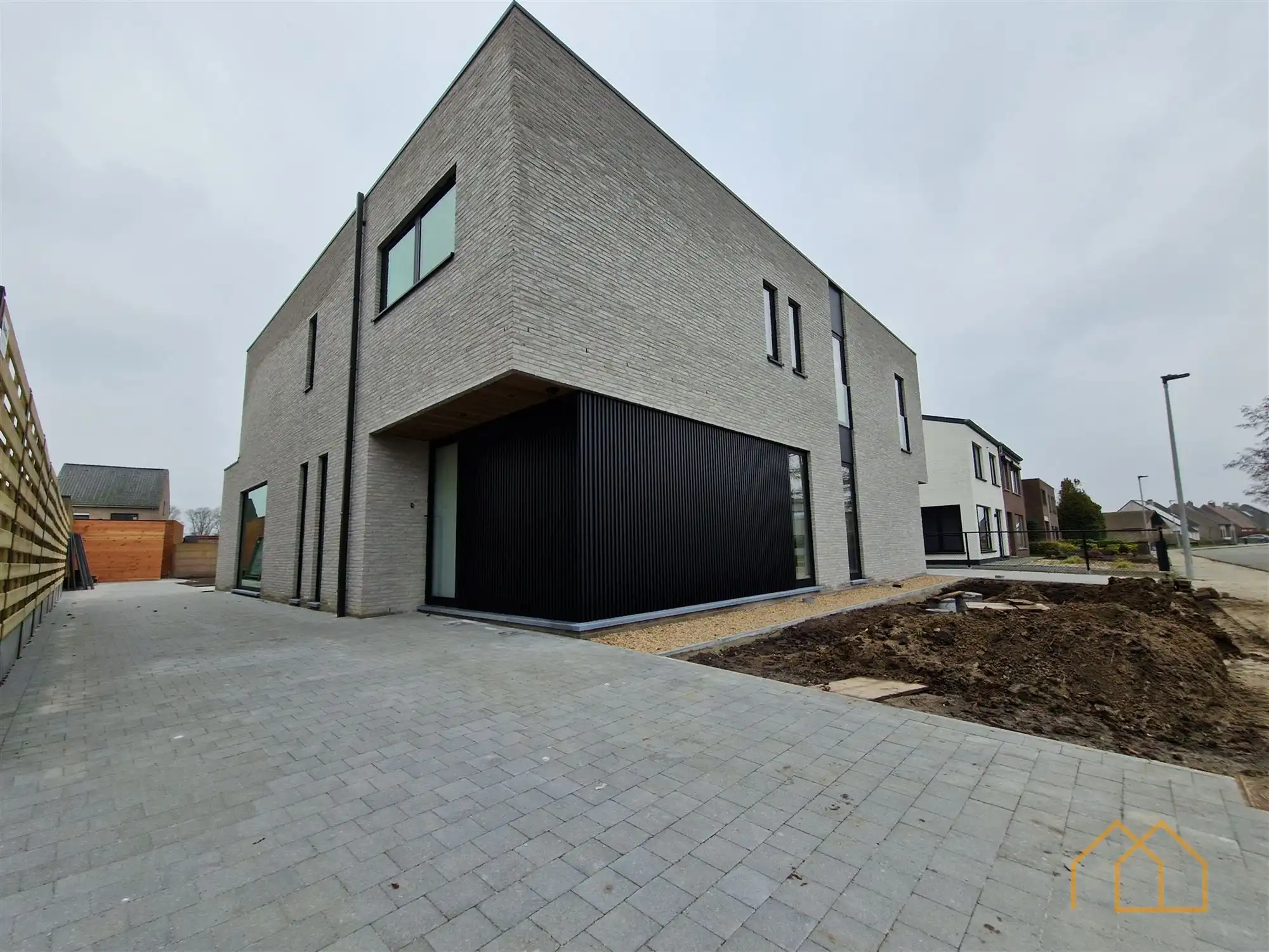 Moderne nieuwbouw met tuin en 3slk foto 27